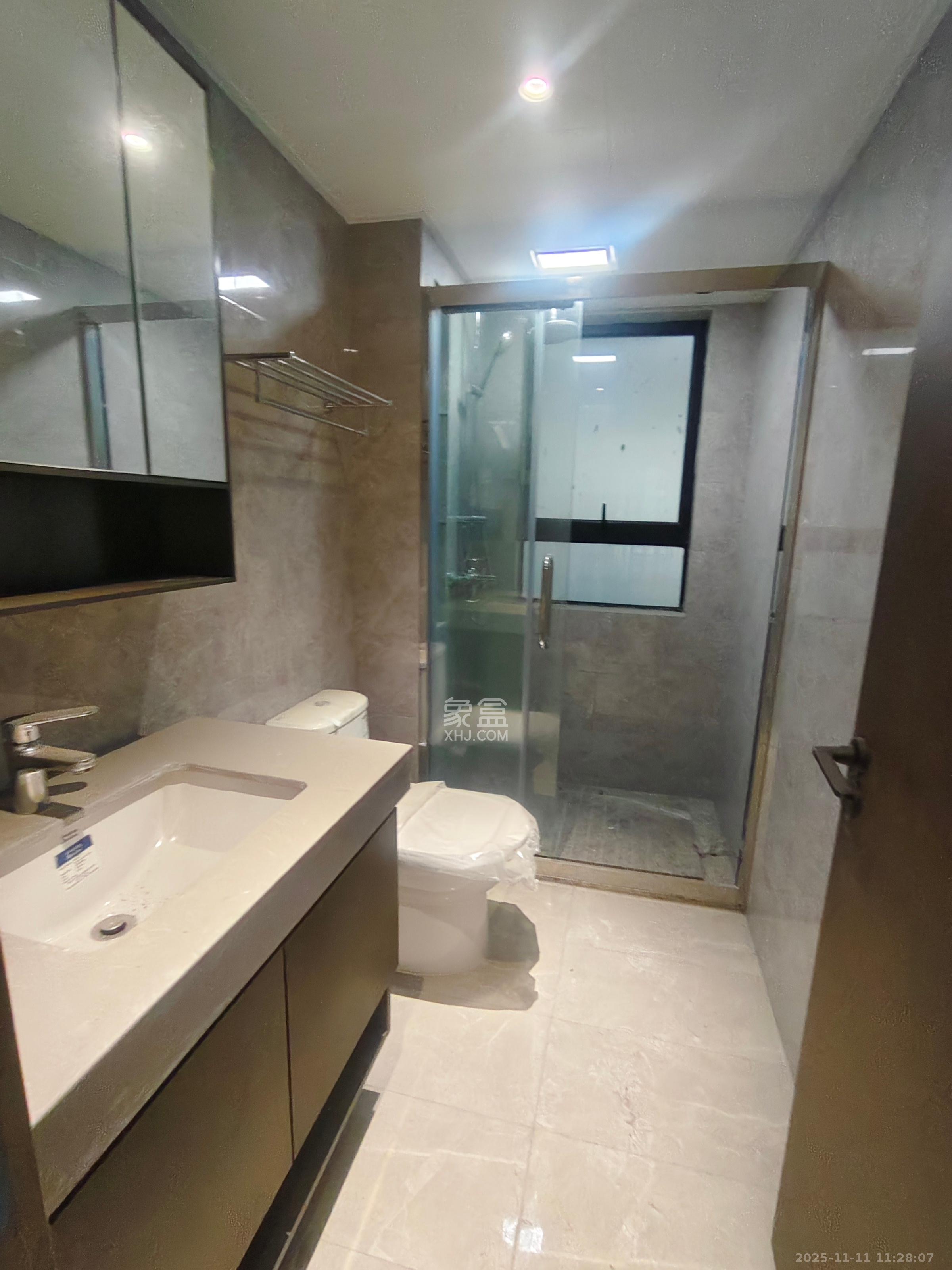 荣盛锦绣学府  3室2厅2卫    2500.0元/月室内图