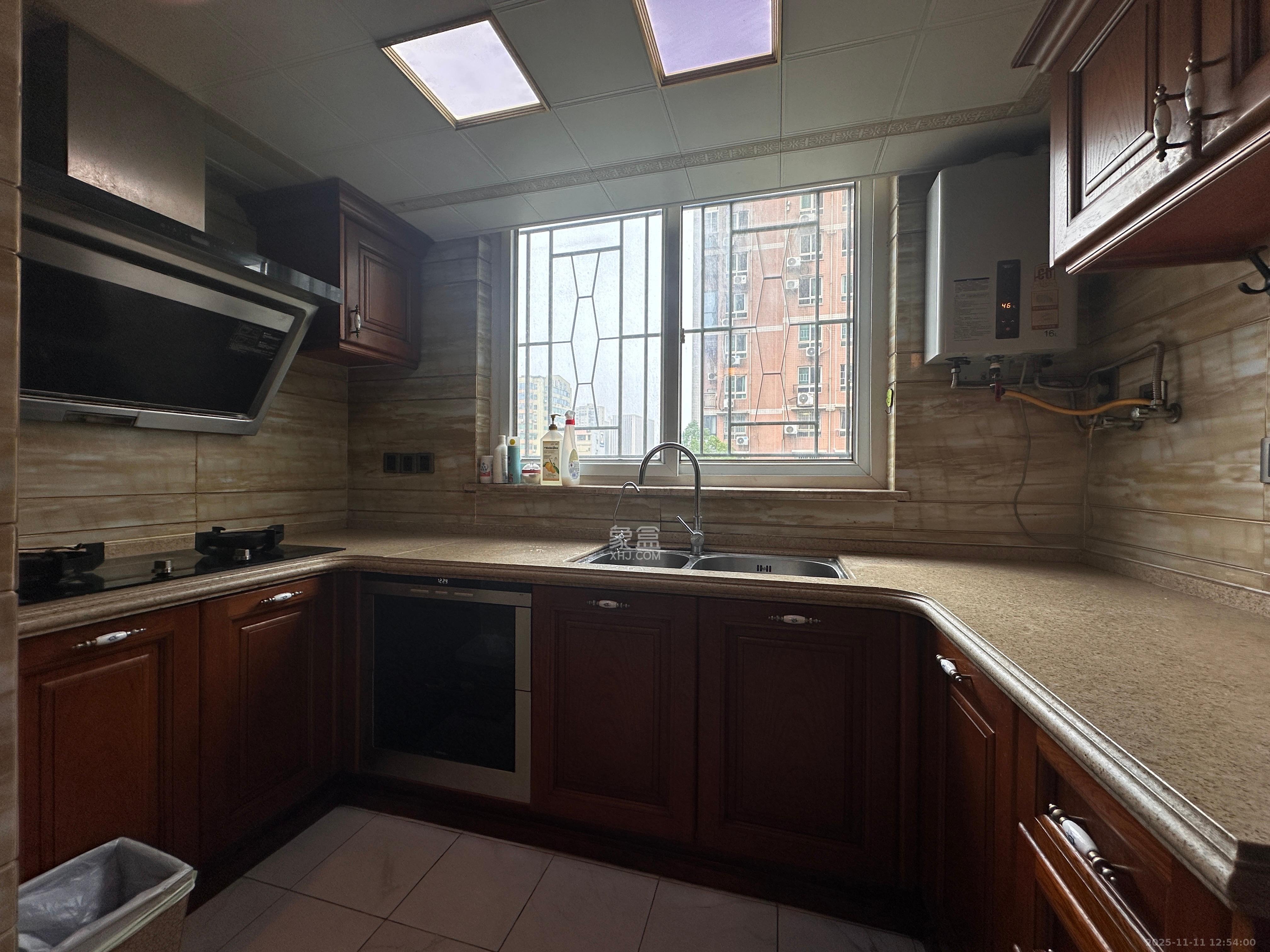 君临天厦  4室2厅2卫    8000.0元/月室内图