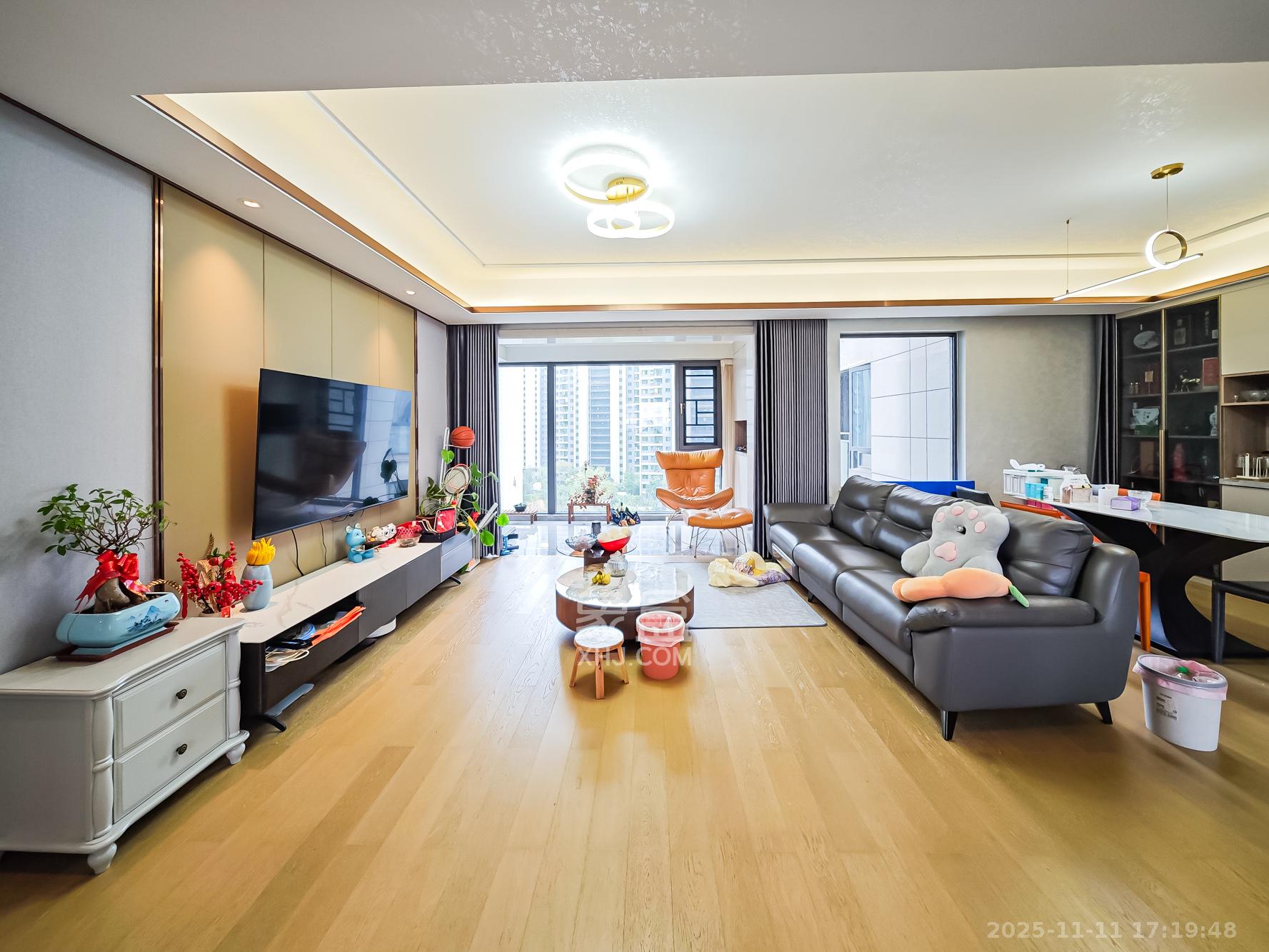 长沙万境潇湘 3室2厅2卫 135.0万 长沙万境潇湘 3室2厅2卫 135.0万客厅