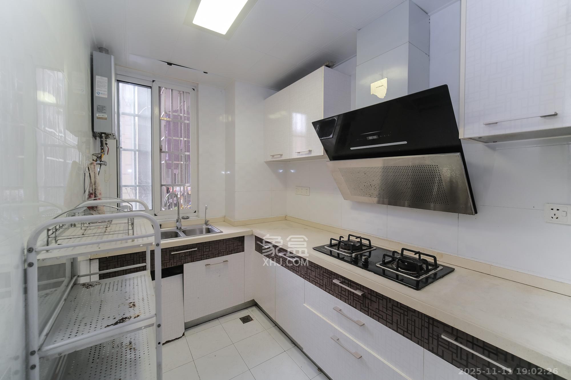 山水湾  2室2厅1卫    45.0万厨房