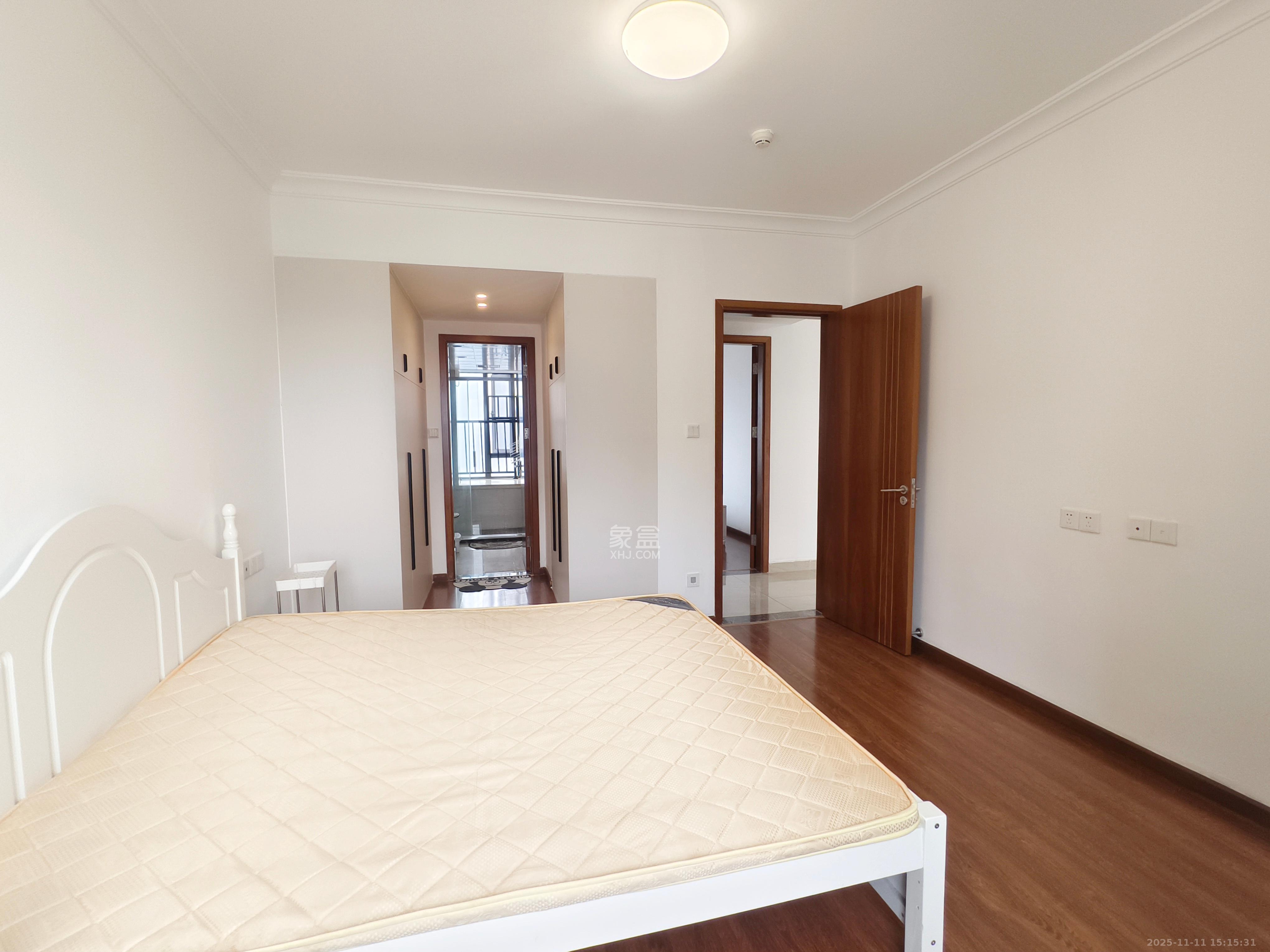 珠江好世界  4室2厅2卫    3600.0元/月室内图