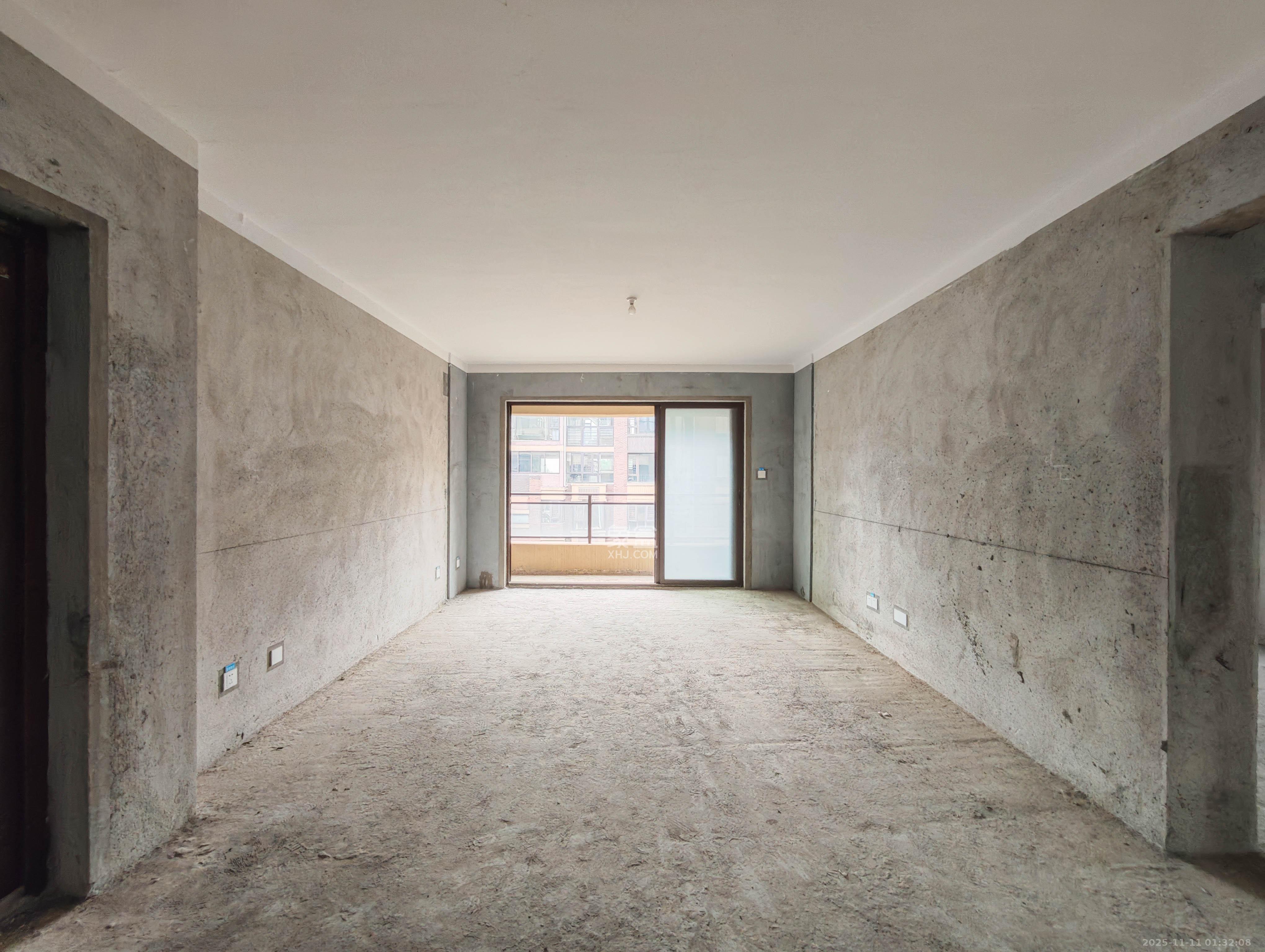 保利城（中航城国际社区、郡原美村）  4室2厅2卫    126.8万客厅