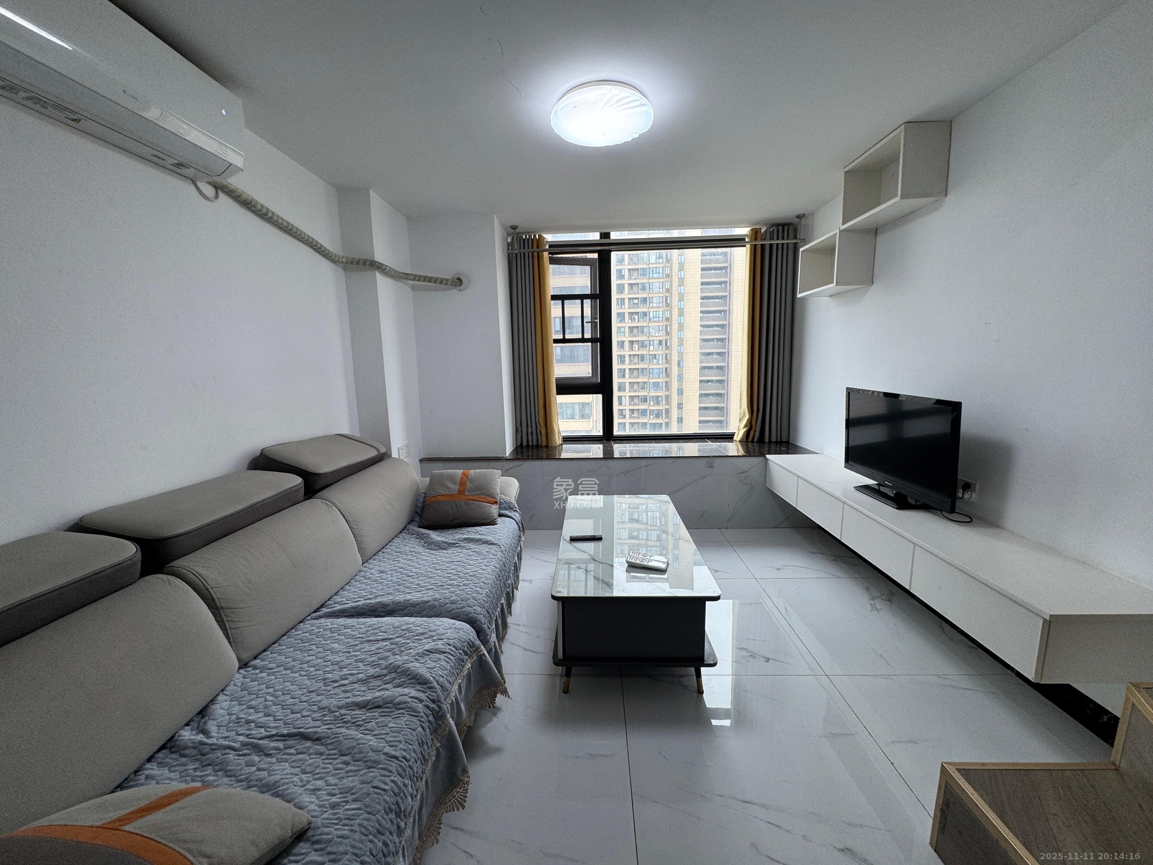 华润翡翠府  2室1厅1卫    1600.0元/月