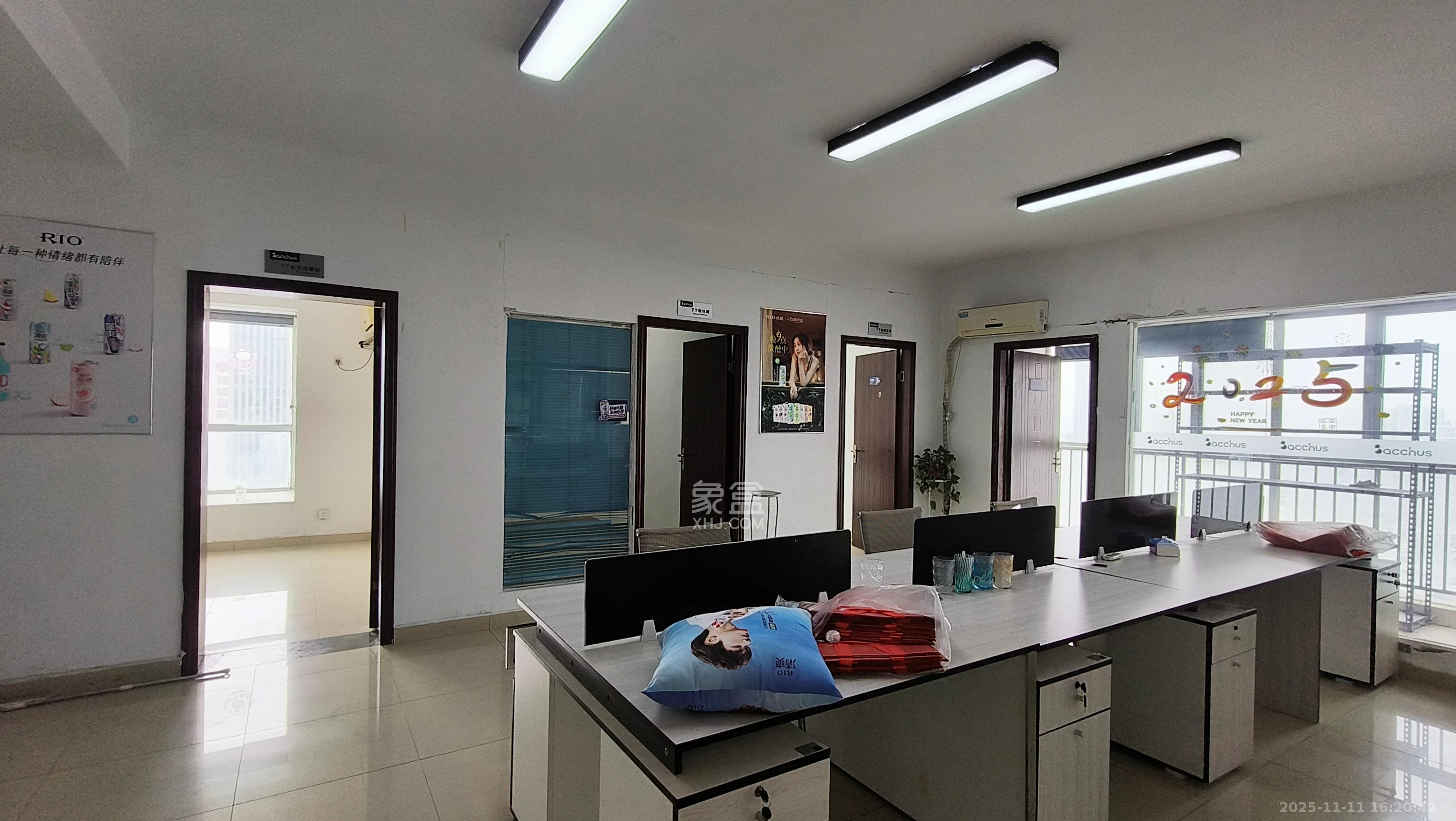 左岸右岸  5室2厅1卫    4500.0元/月室内图