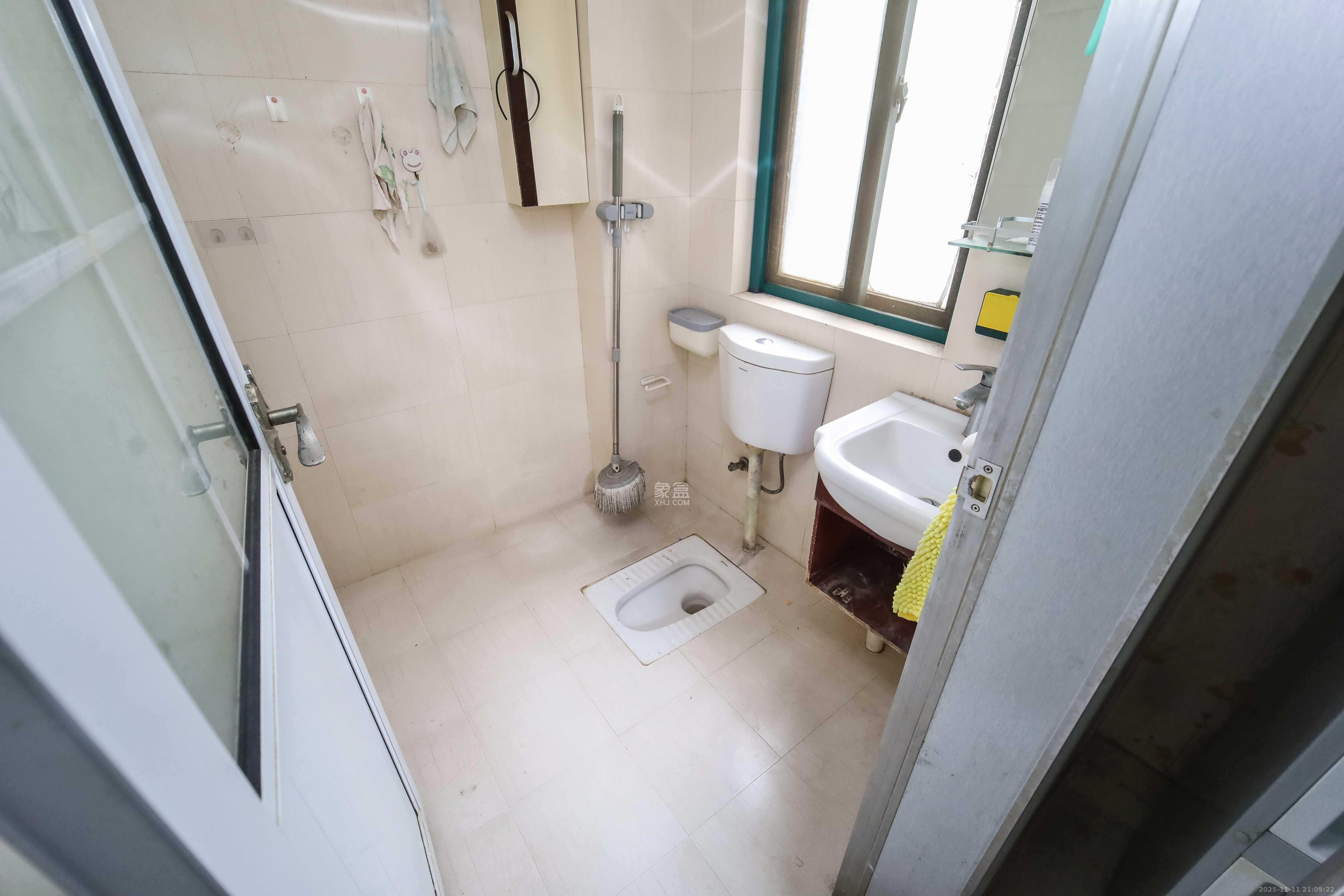 东玺门  3室2厅1卫    98.0万卫生间