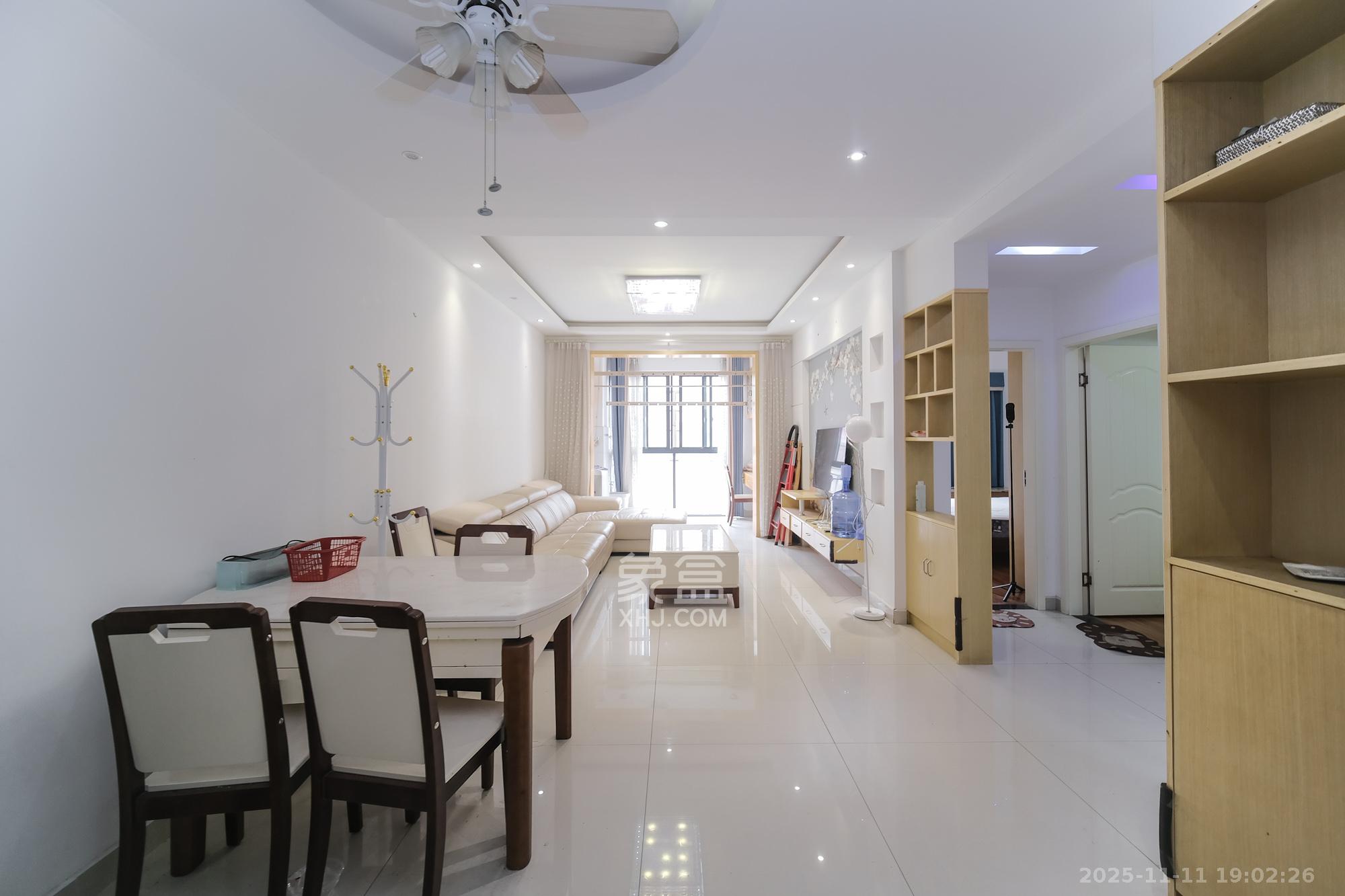 山水湾  2室2厅1卫    45.0万客厅