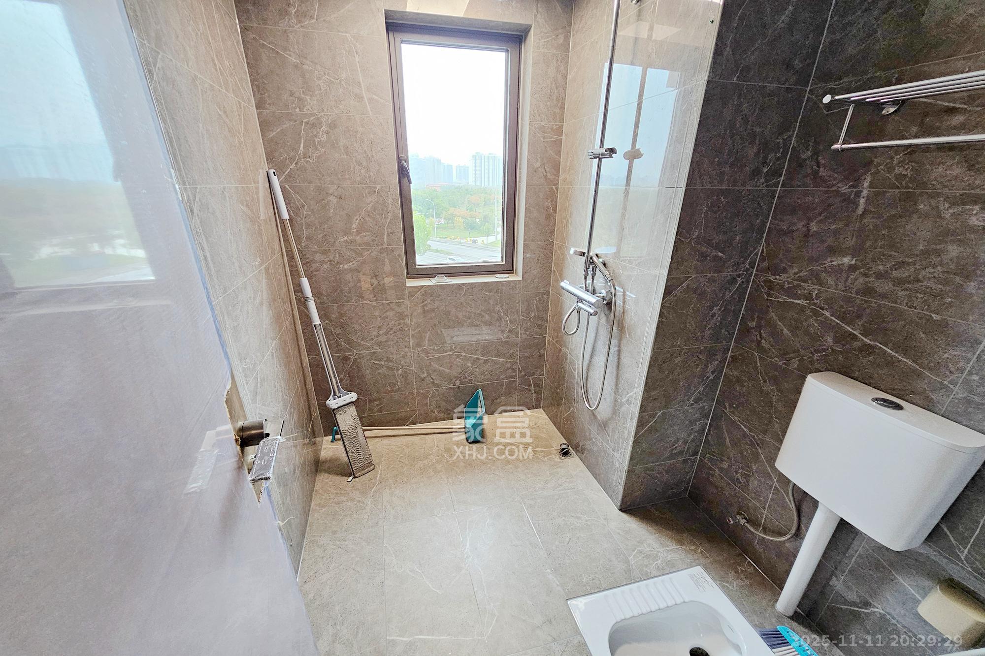 阳光城尚东湾青柠园  4室2厅2卫    140.0万卫生间