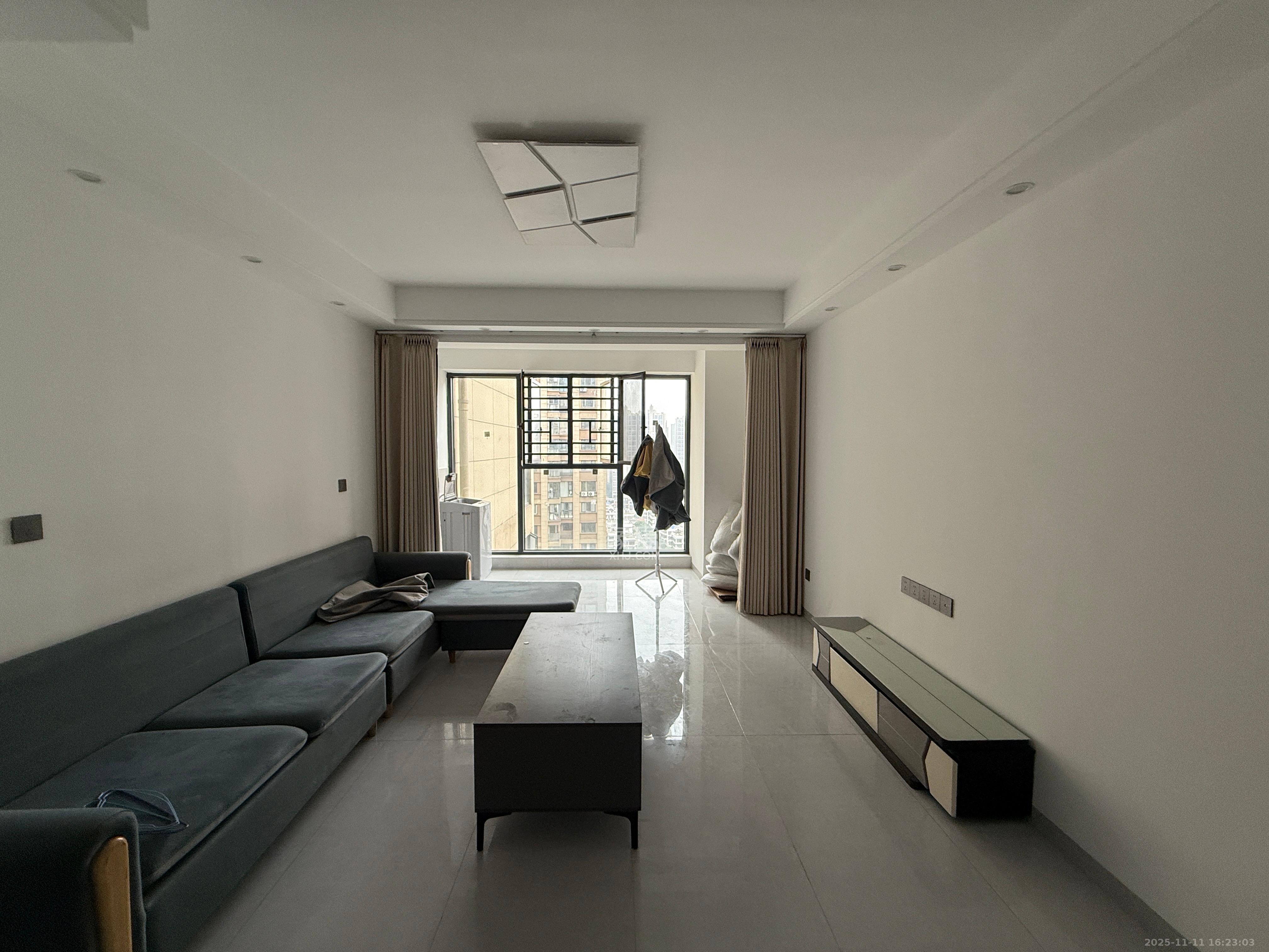 嘉宇银杉（嘉宇西苑）  3室2厅2卫    2300.0元/月室内图