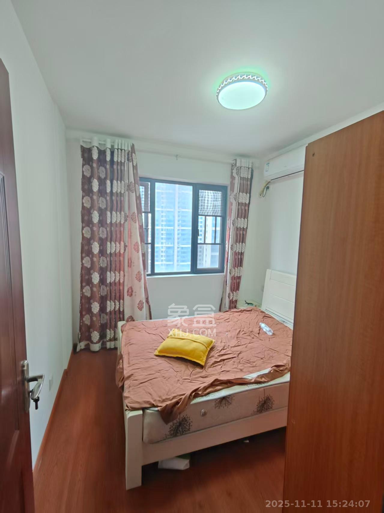 长房云时代  4室2厅2卫    3100.0元/月室内图