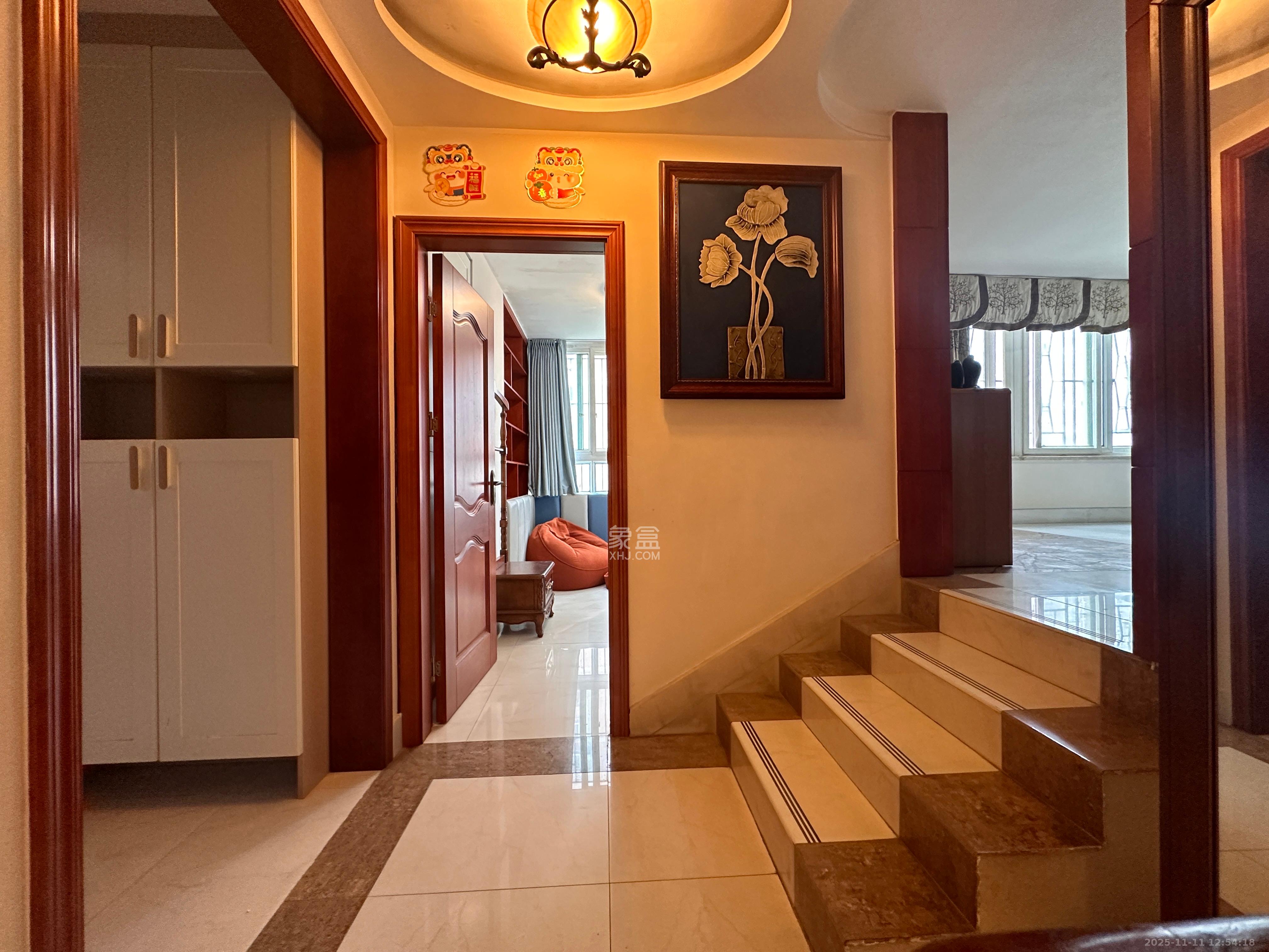 君临天厦  4室2厅2卫    8000.0元/月室内图