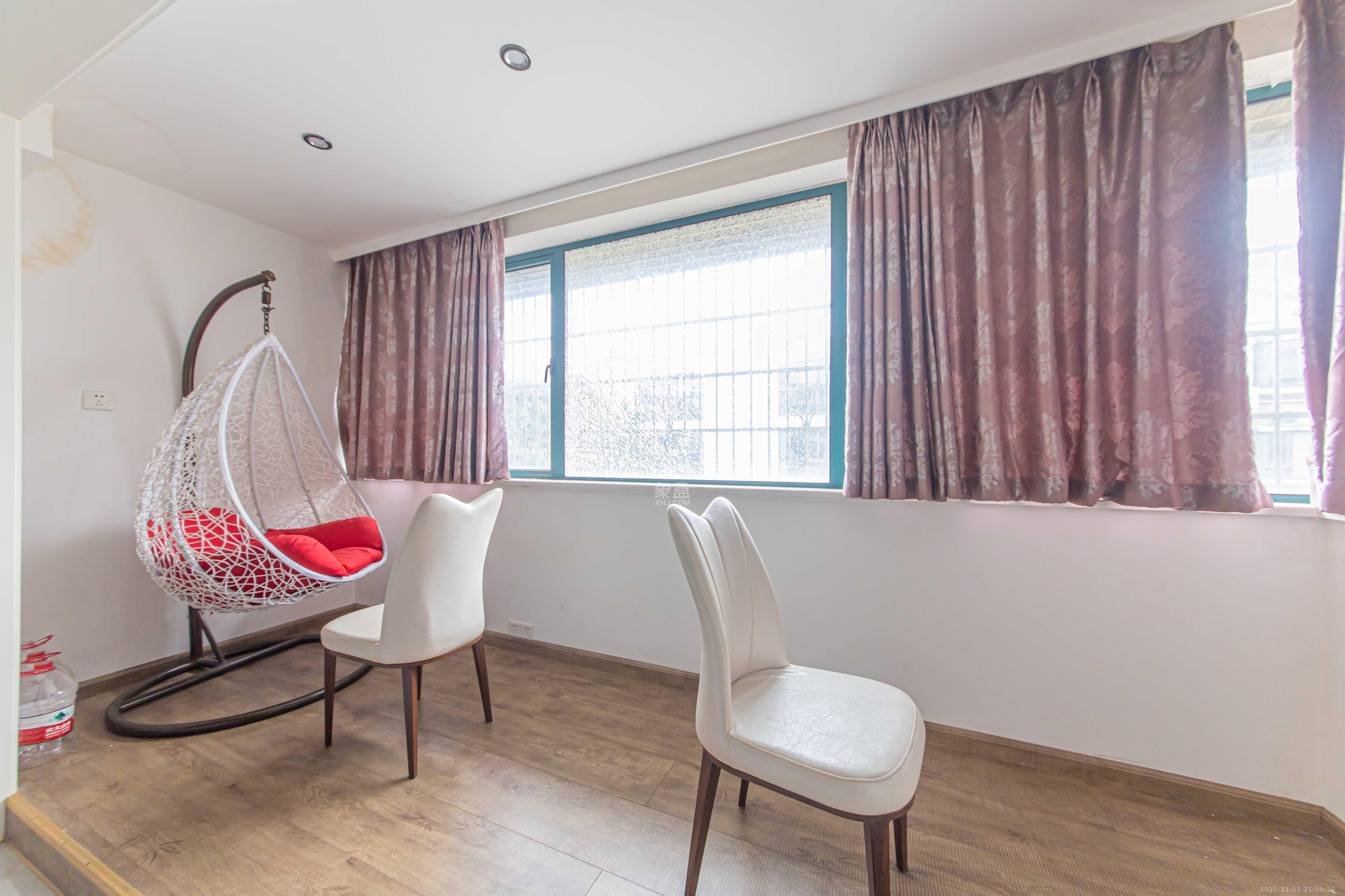 银桂苑  4室2厅2卫    135.0万阳台