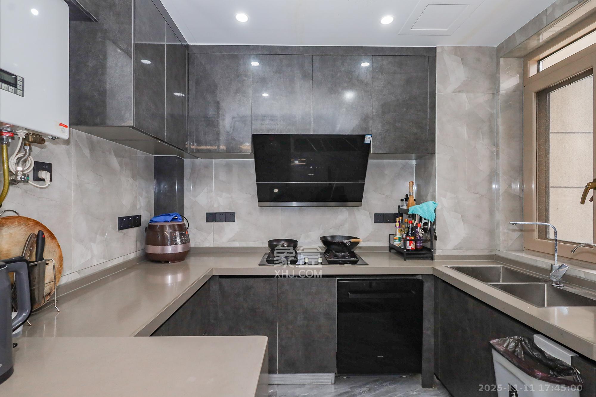 阳光丽城二期  4室2厅2卫    188.0万厨房