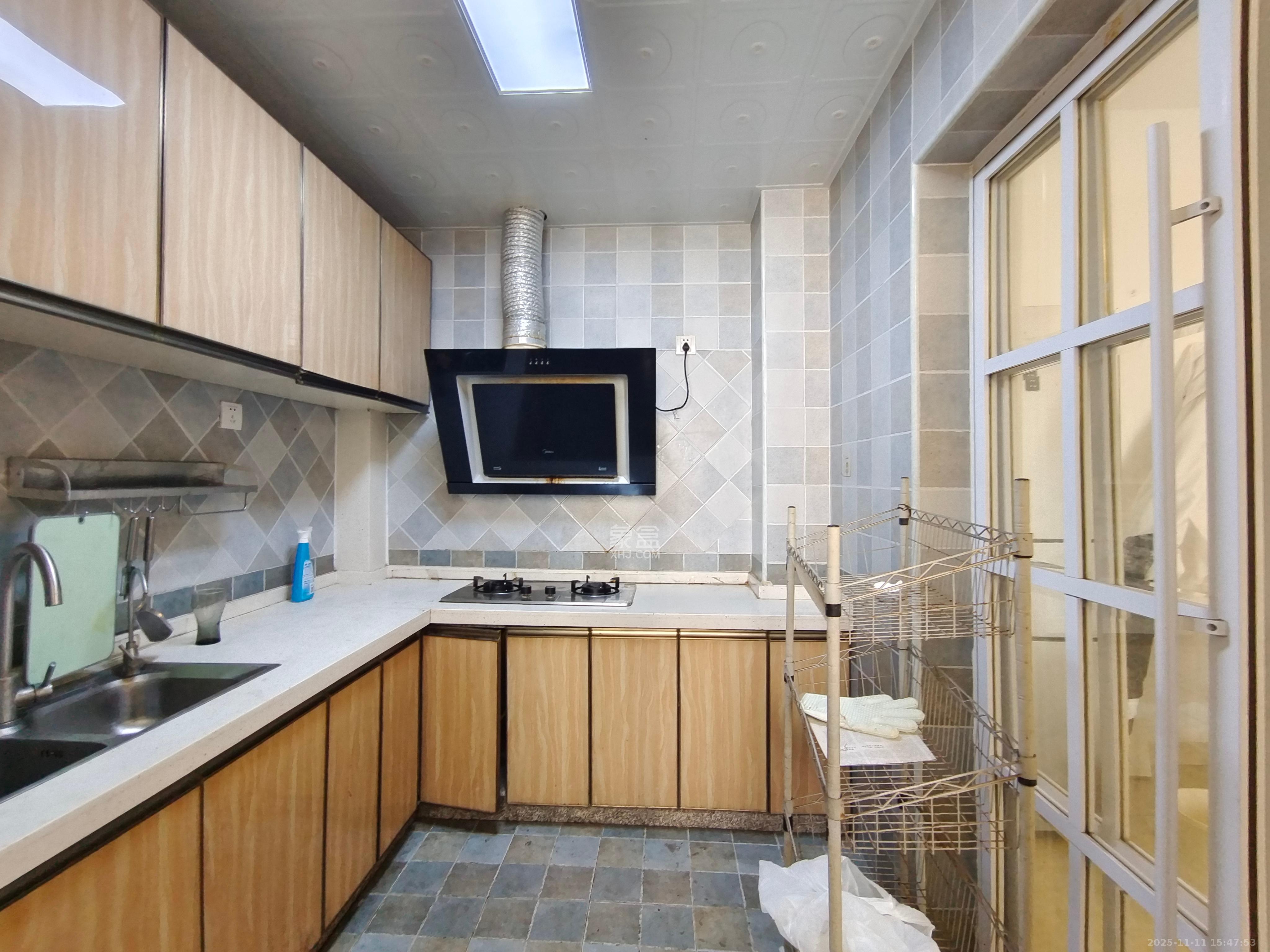 阳光100三期 2室2厅1卫 2500.0元/月 阳光100三期 2室2厅1卫 2500.0元/月室内图