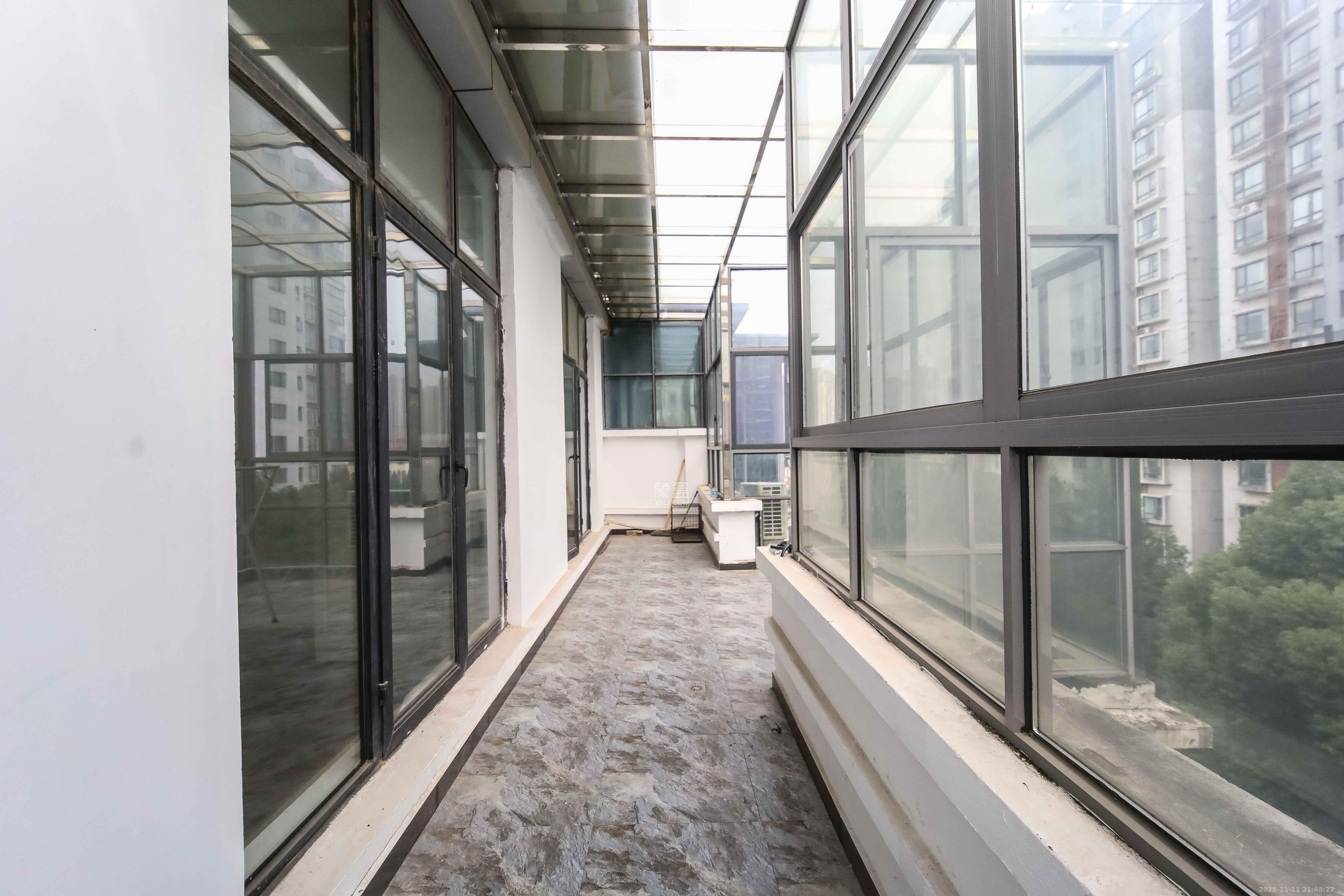 西街花园 2室2厅1卫 86.0万 西街花园 2室2厅1卫 86.0万阳台