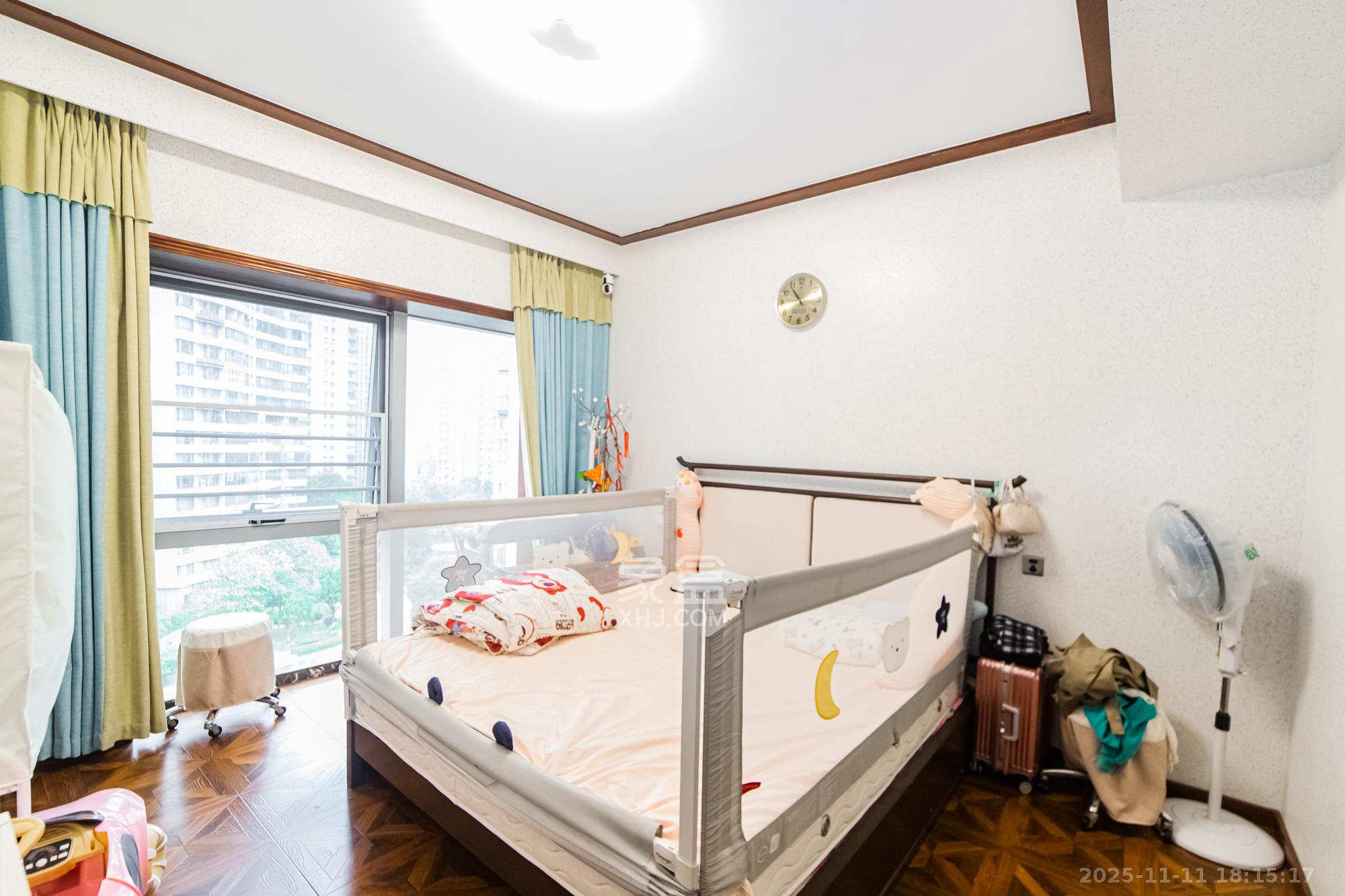 北辰定江洋  3室2厅2卫    550.0万卧室