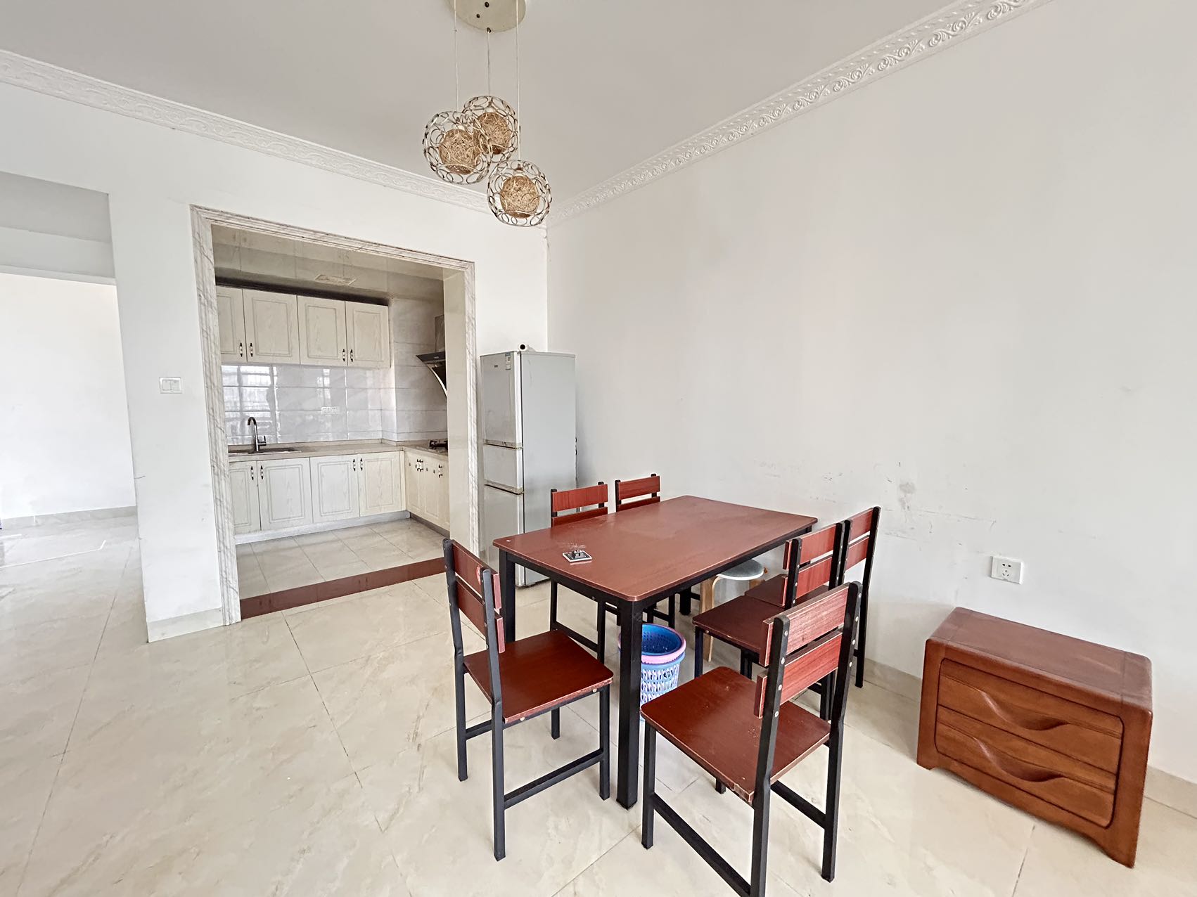 五源河公寓B区  3室2厅2卫    2500.0元/月室内图