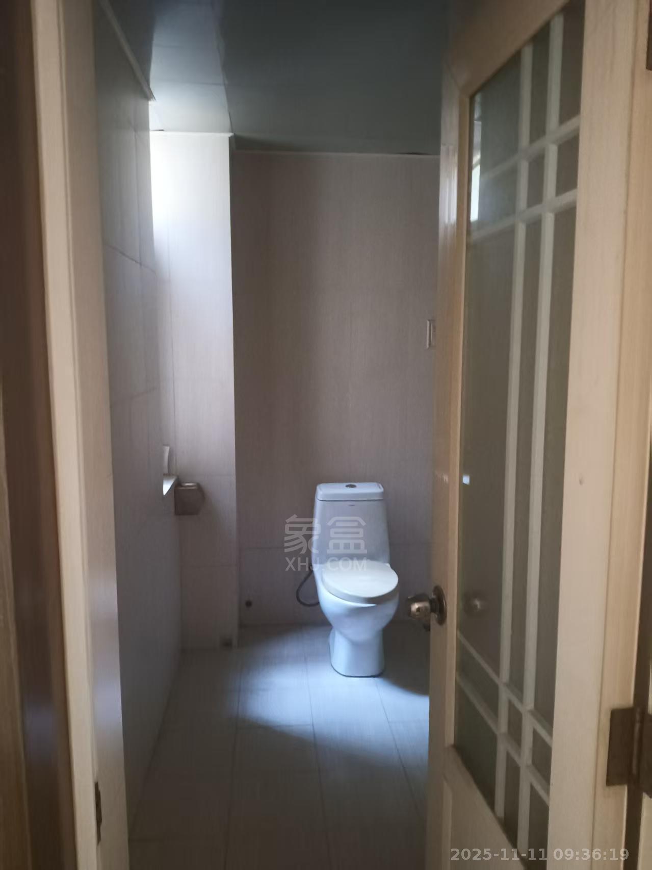 珠江丽园  3室2厅2卫    1700.0元/月室内图