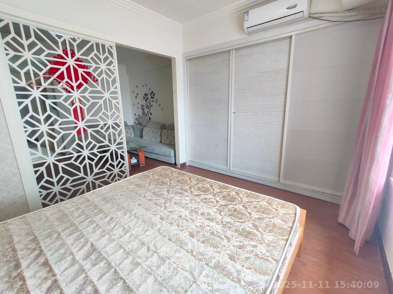 西子一间  1室0厅1卫    1600.0元/月室内图