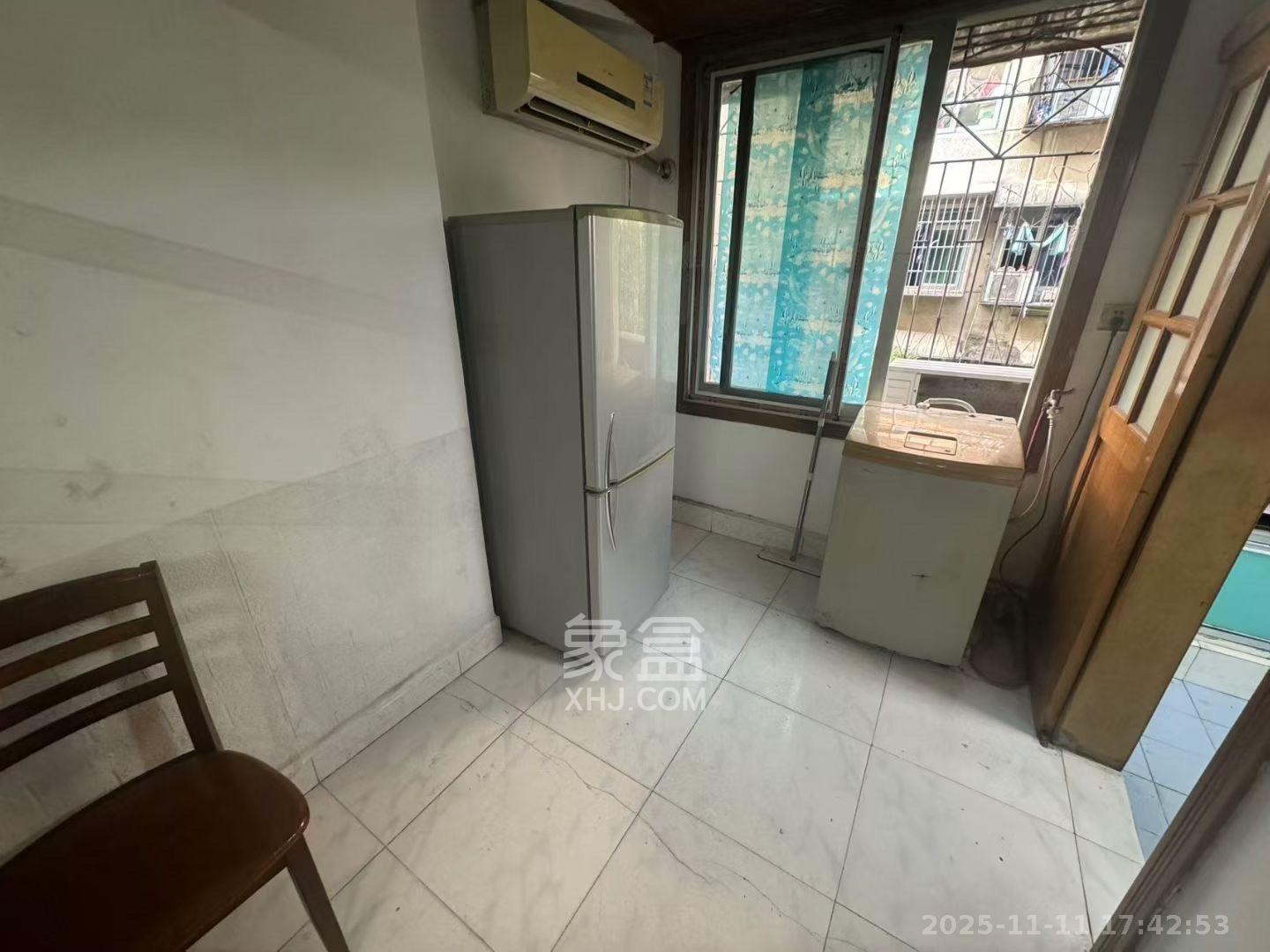 崇文里、崇圣里散盘  1室1厅1卫    1300.0元/月室内图