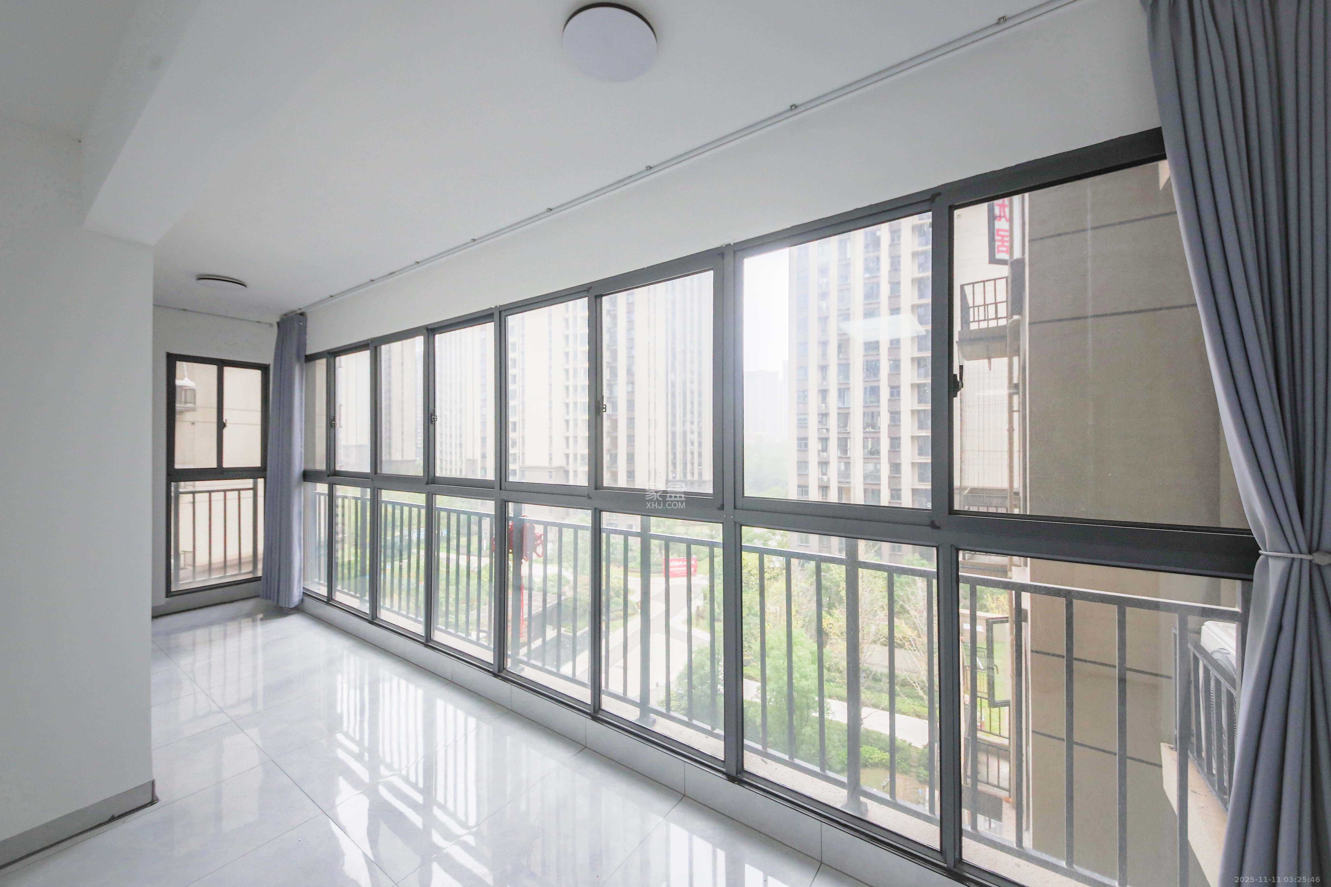 中建钰和城  4室2厅2卫    230.0万阳台