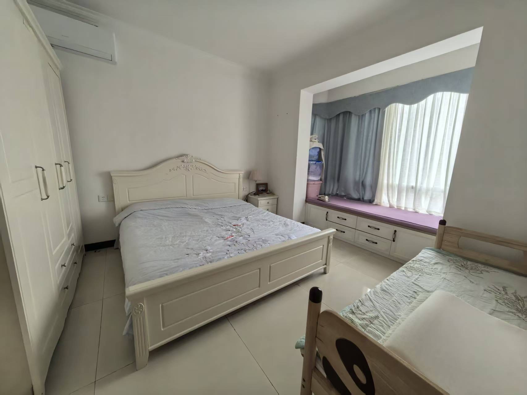 金域湾畔 4室2厅2卫 160.0万 金域湾畔 4室2厅2卫 160.0万客厅