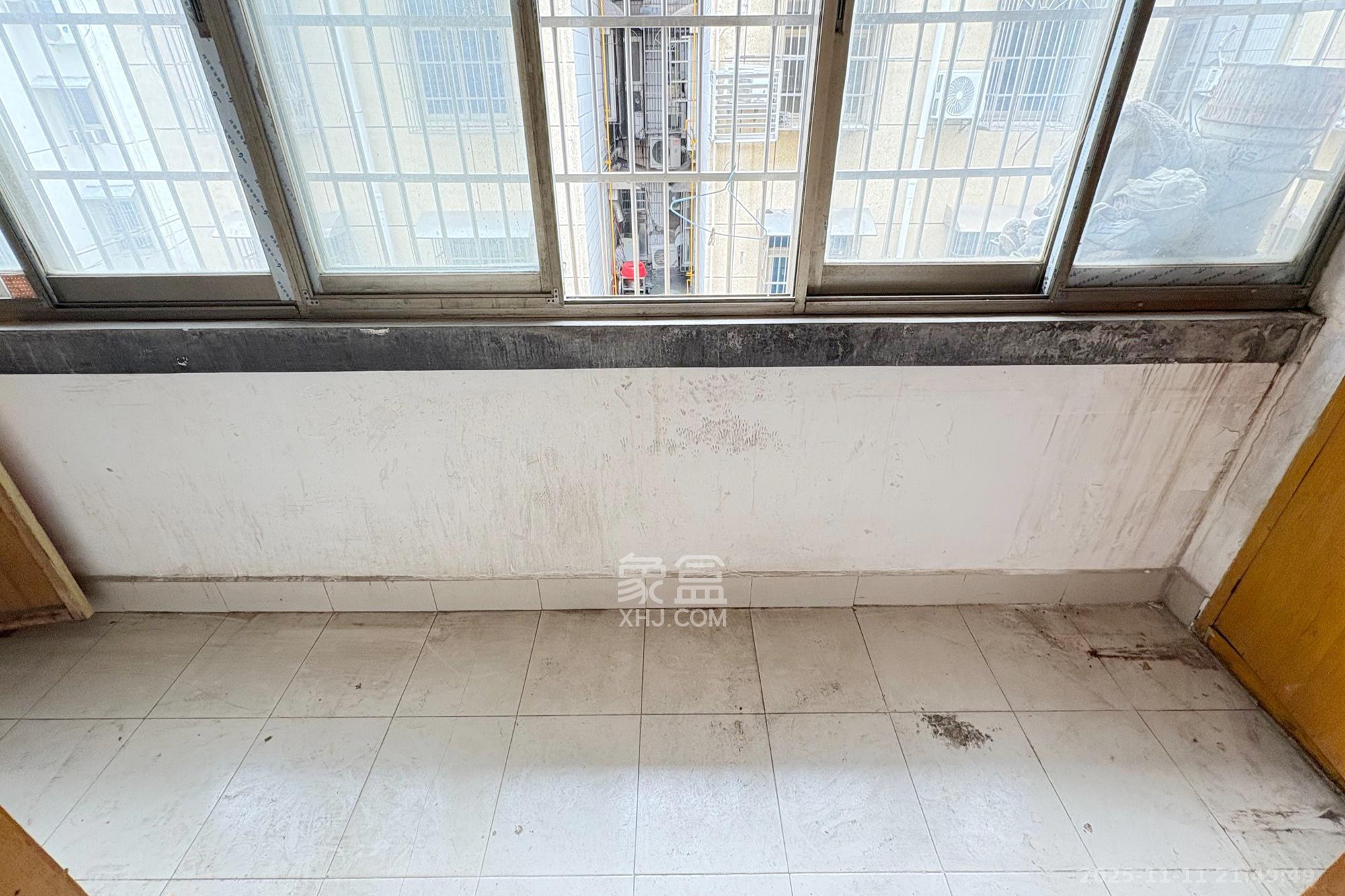 通泰街商居楼  3室1厅1卫    55.0万阳台