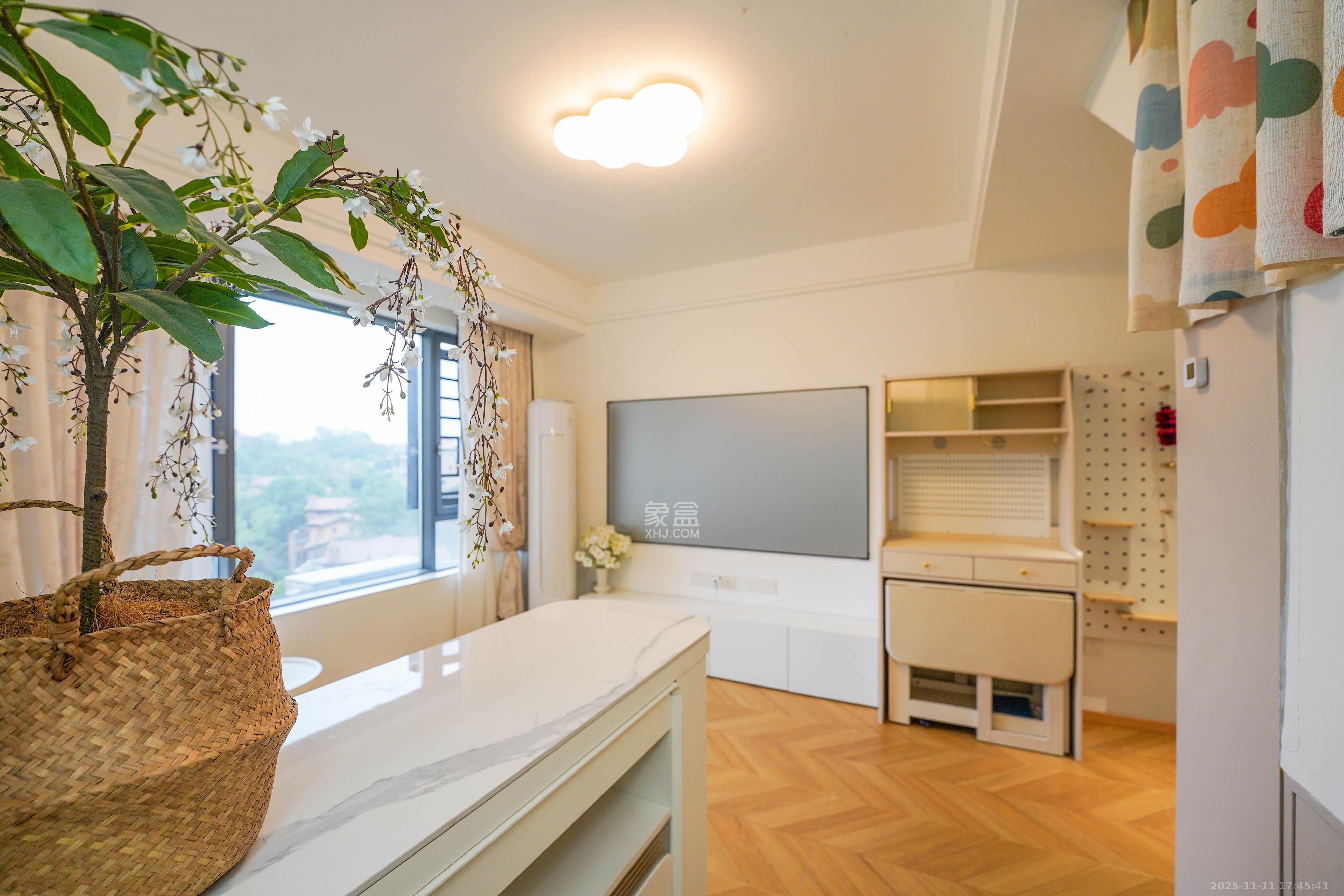 橘郡礼顿山 2室2厅1卫 50.0万 橘郡礼顿山 2室2厅1卫 50.0万客厅