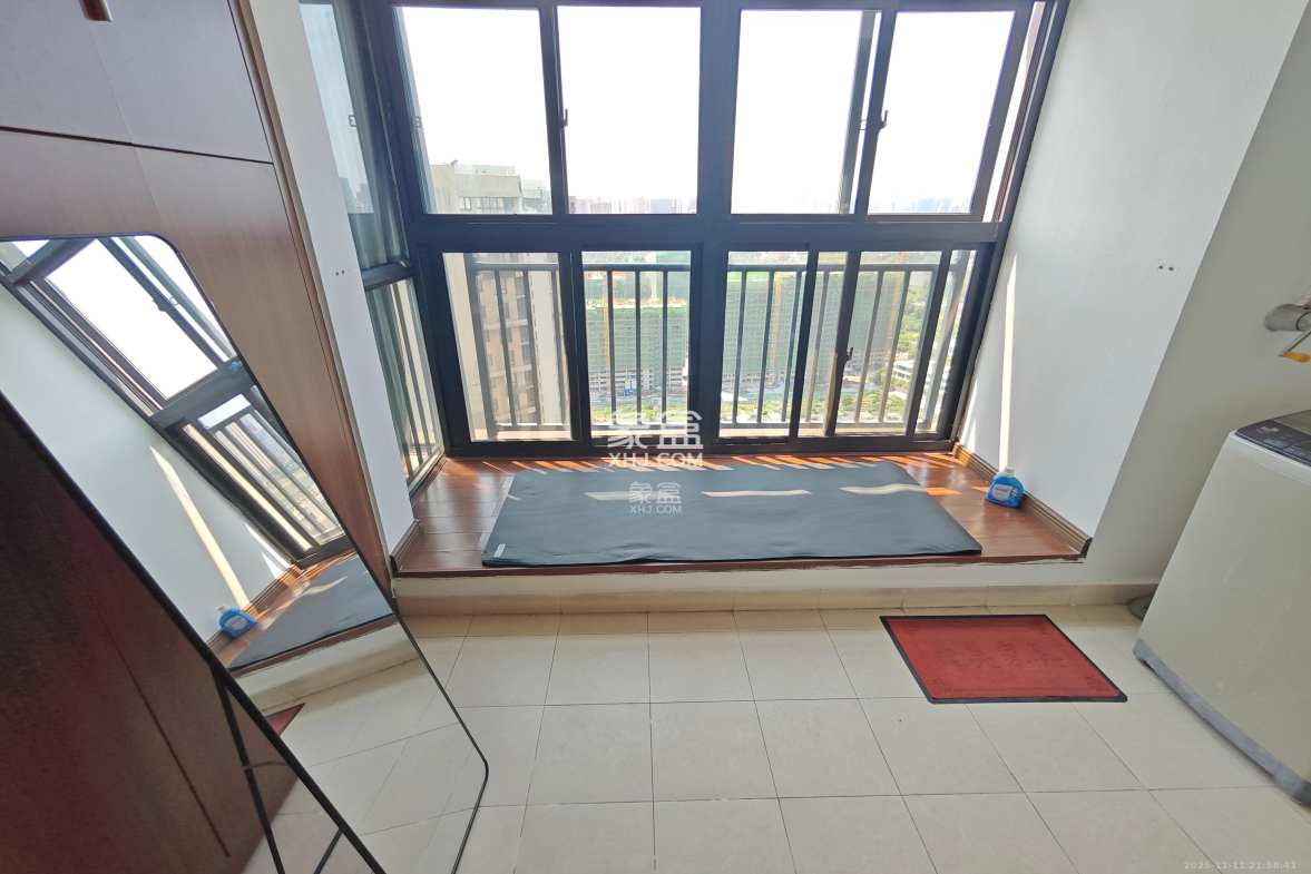 万科城 3室2厅1卫 2500.0元/月 万科城 3室2厅1卫 2500.0元/月室内图