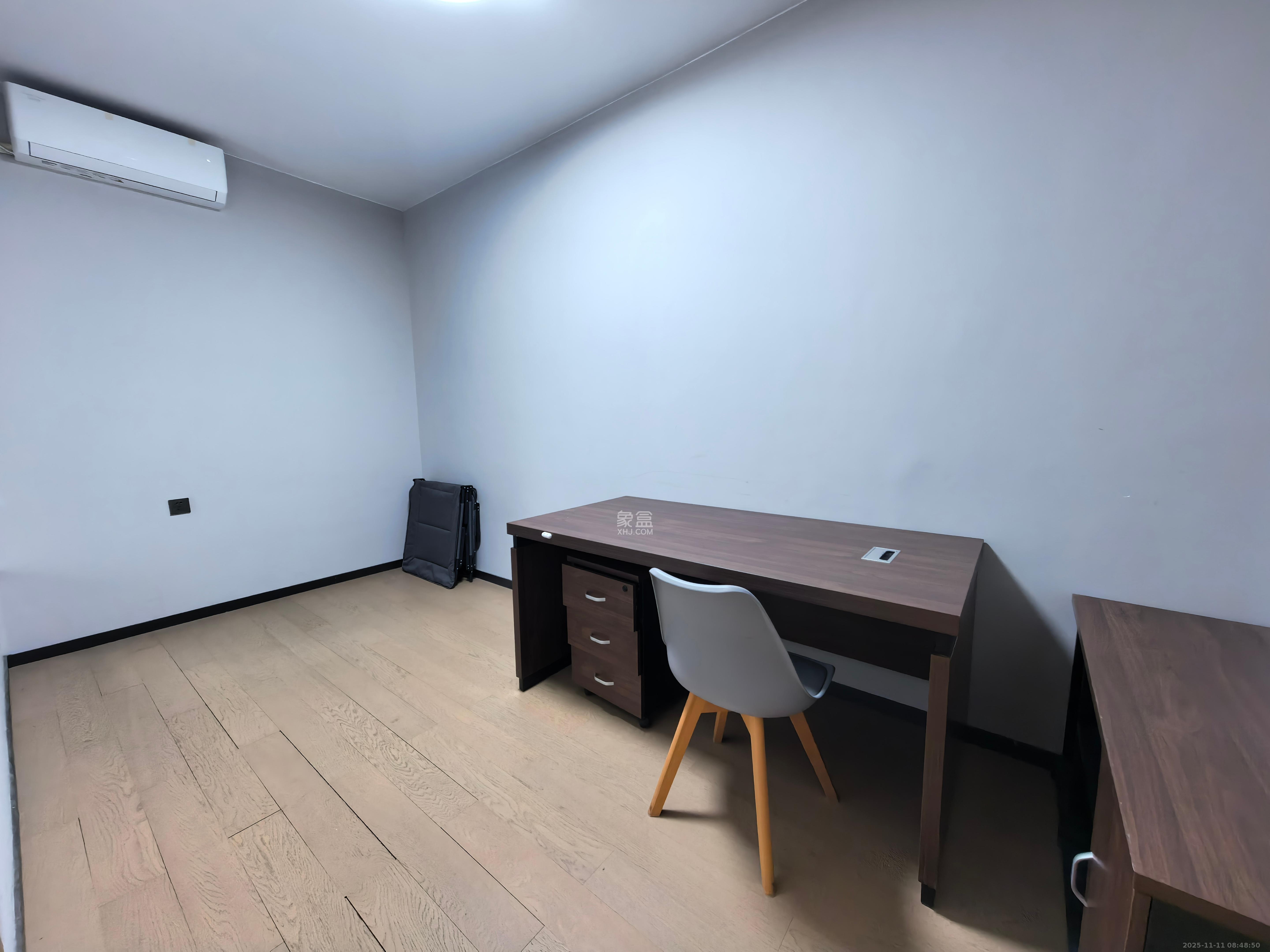 时代梅溪领峰  3室2厅2卫    3200.0元/月室内图