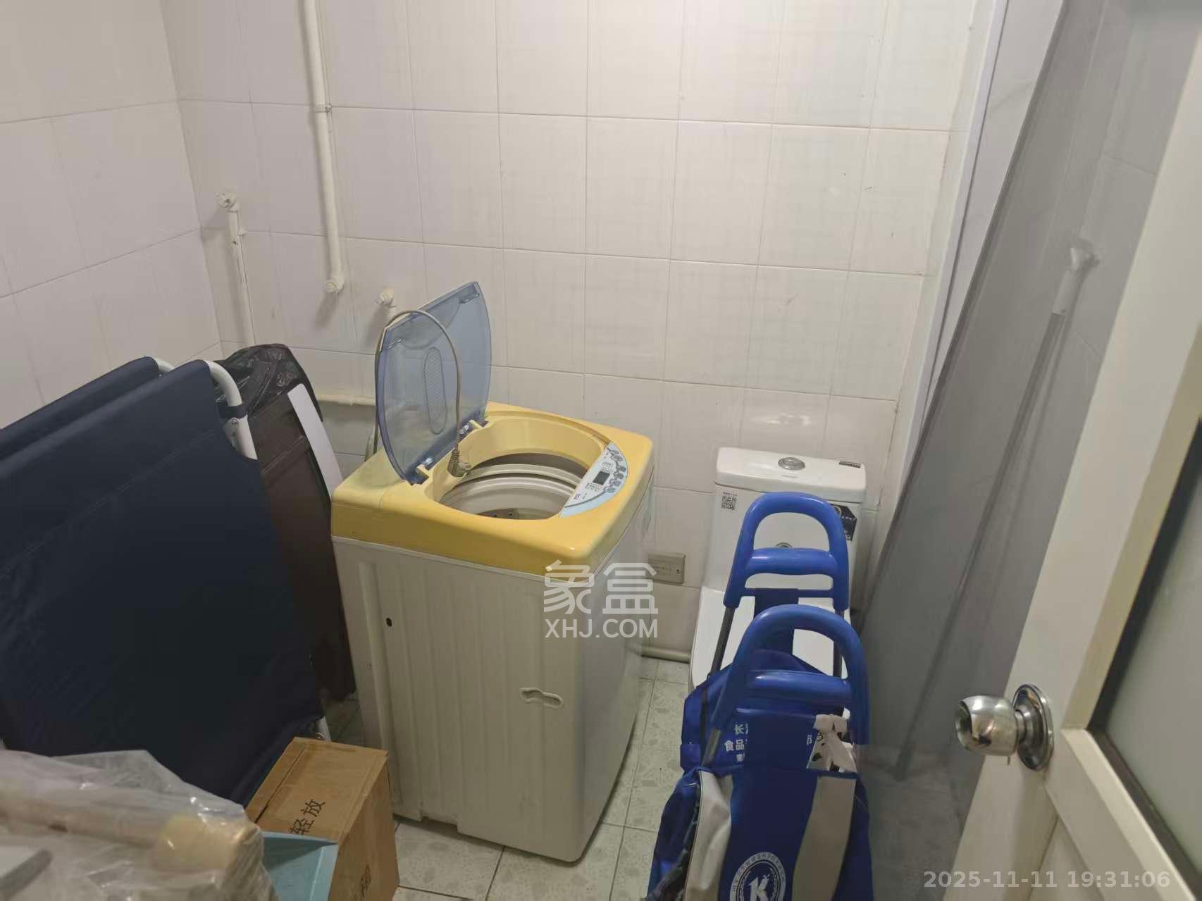 二机小区  3室2厅1卫    2800.0元/月室内图