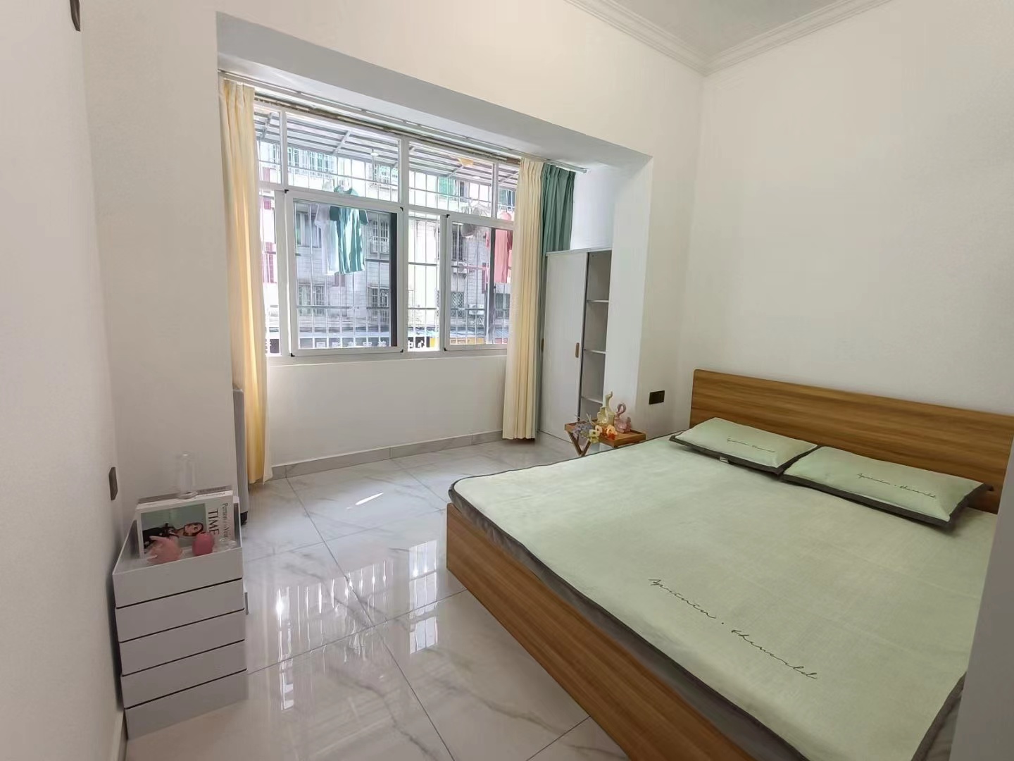 杭州大厦  1室1厅1卫    1600.0元/月室内图