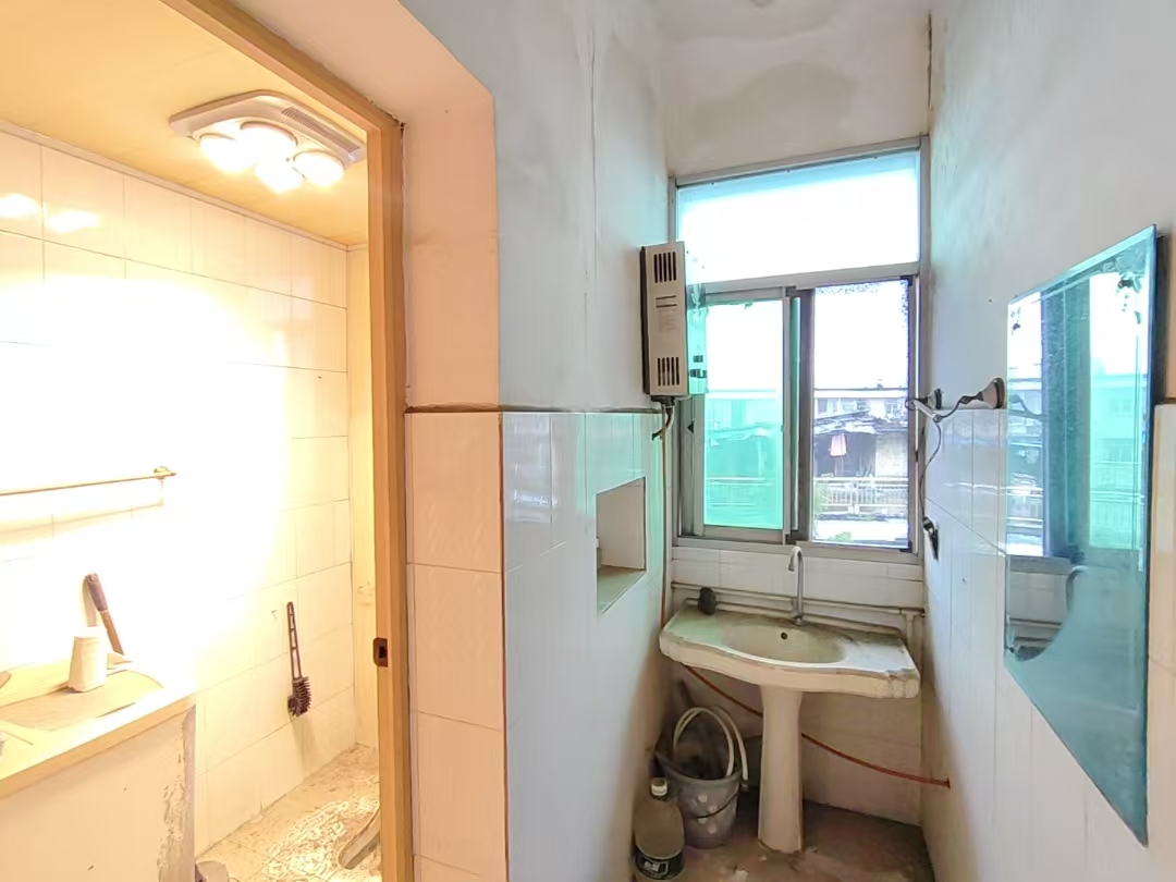 无线电三厂家属楼  3室2厅2卫    13.8万室内图