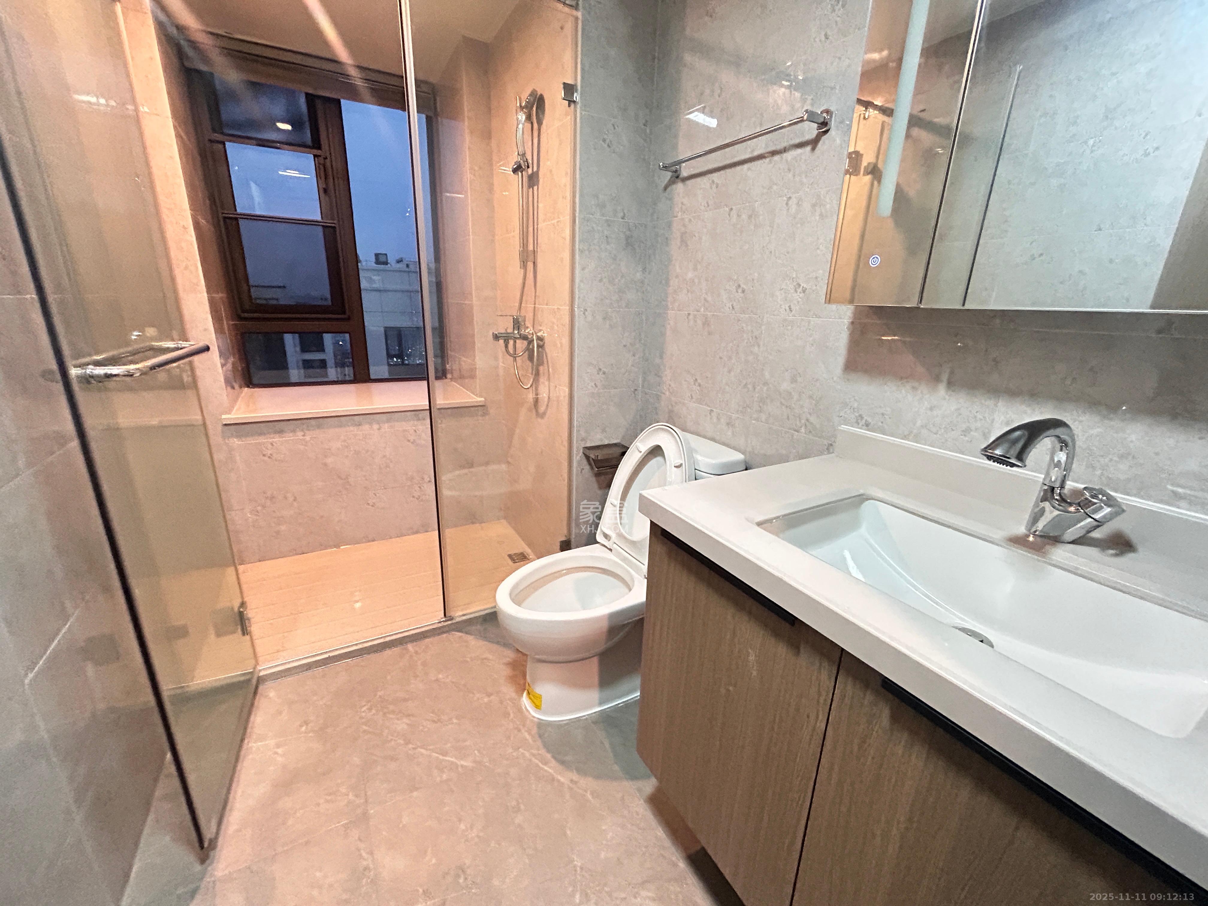 龙湖日盛奕境  3室2厅2卫    2600.0元/月室内图