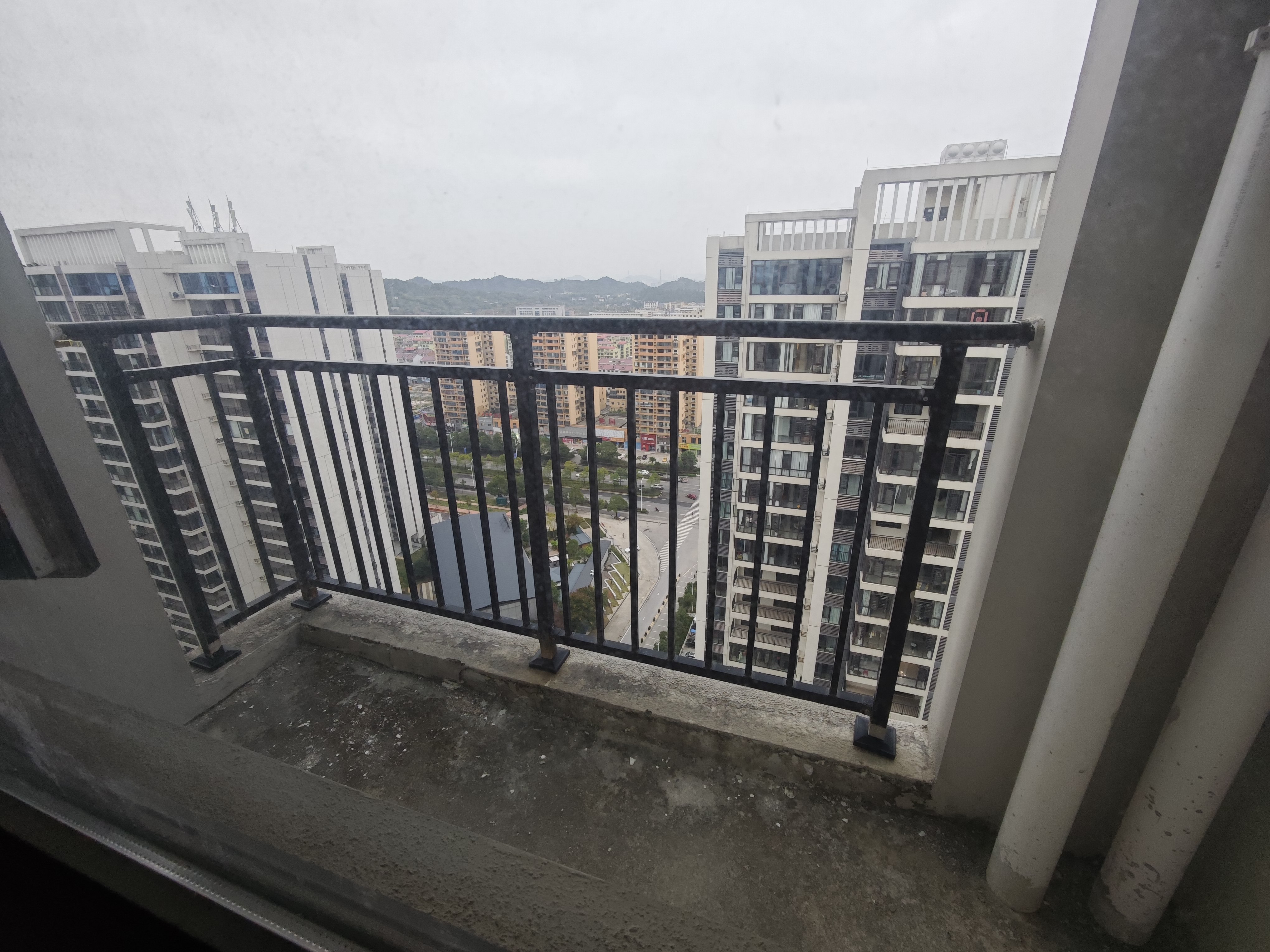 碧桂园正央时代  4室2厅2卫    56.8万阳台