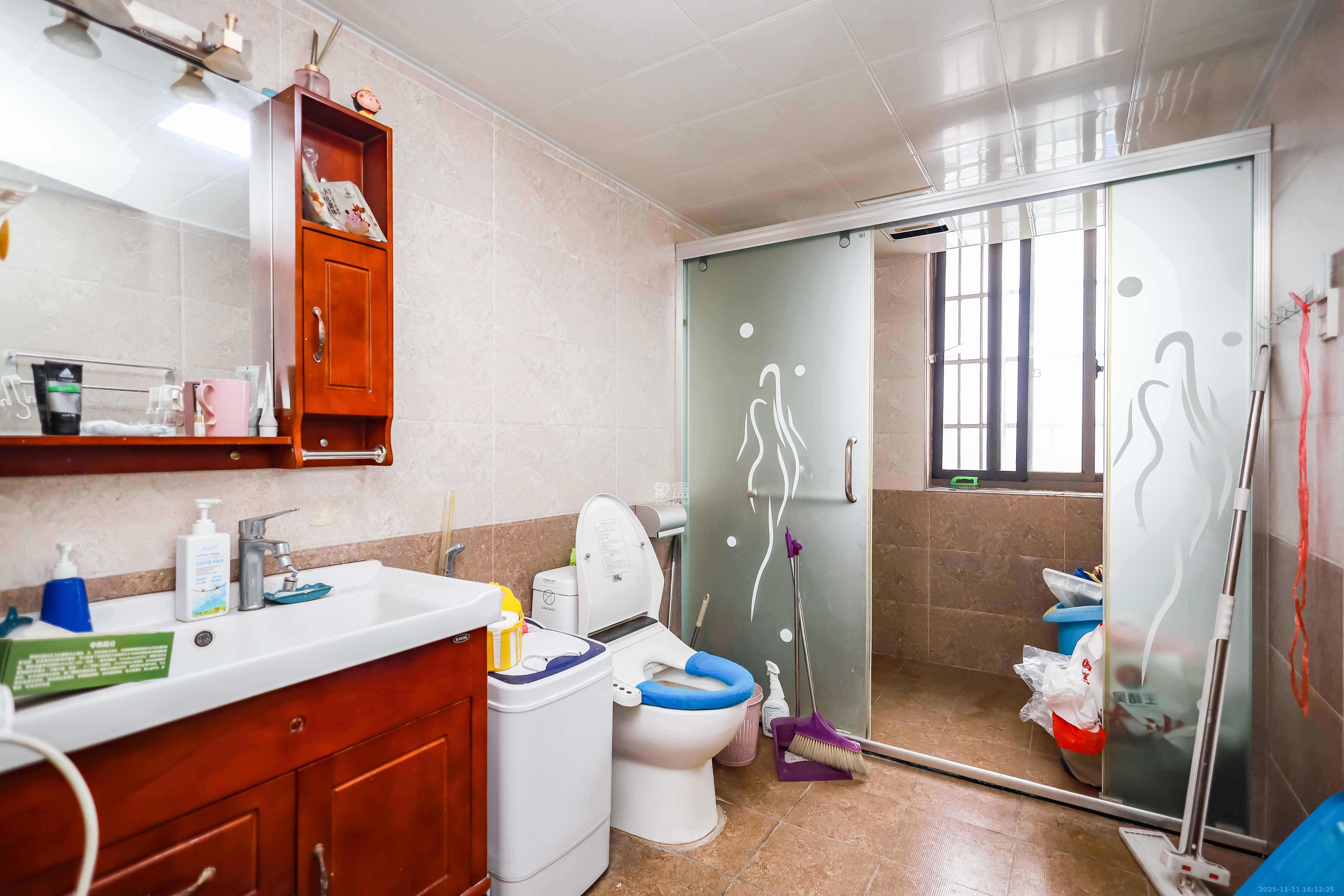 阳光晶城  4室2厅2卫    106.0万卫生间