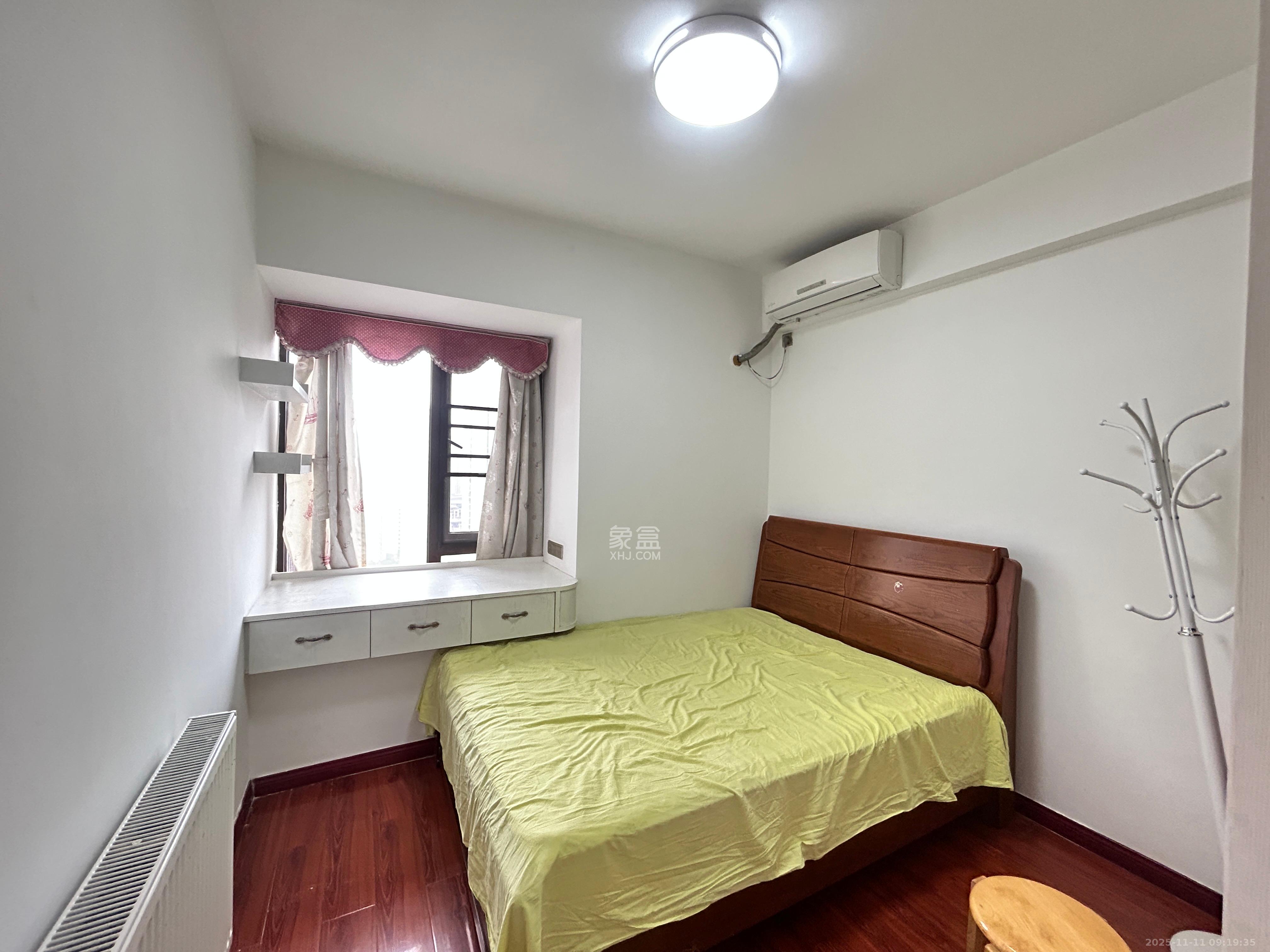 华润橡树湾 4室2厅2卫 2100.0元/月 华润橡树湾 4室2厅2卫 2100.0元/月室内图