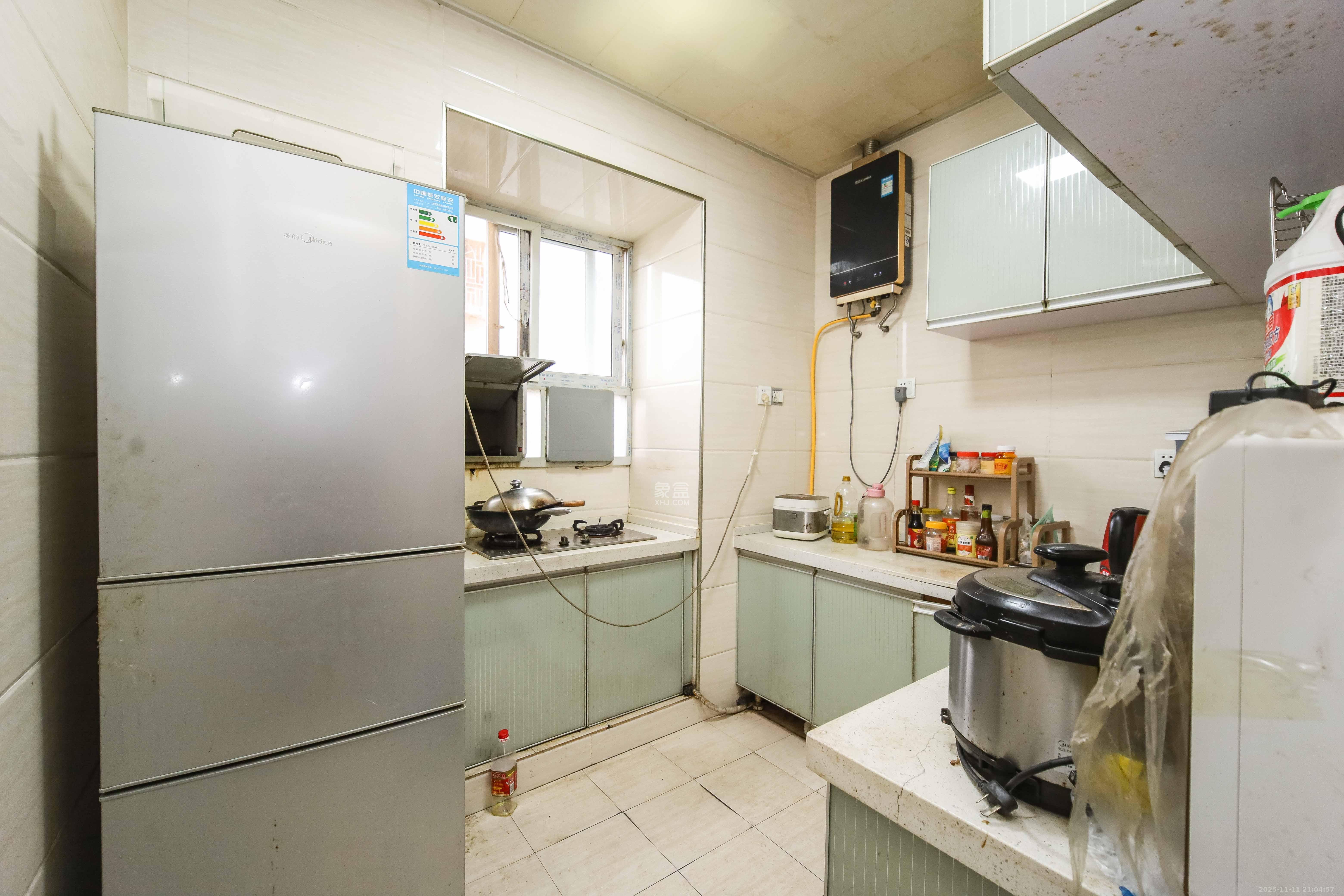 火星建设局宿舍  3室2厅1卫    38.0万厨房