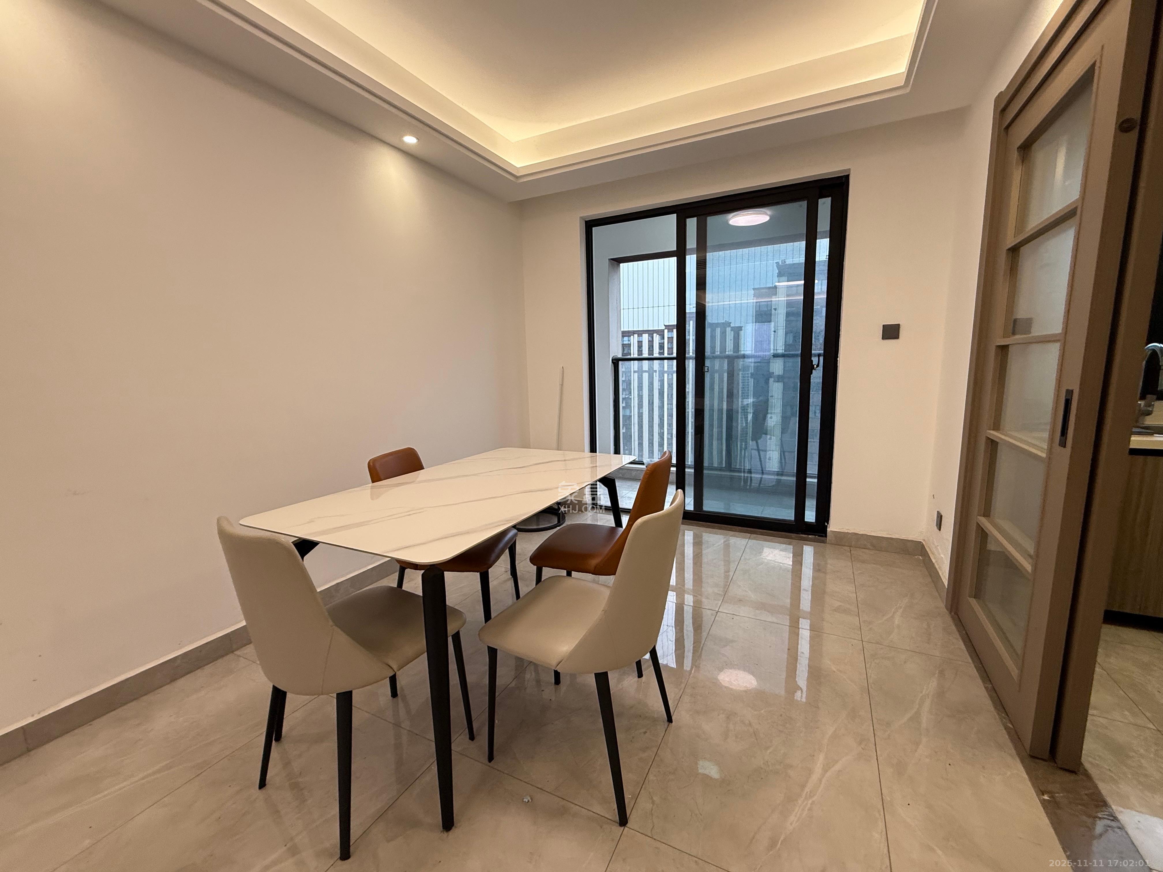 金富湘江悦城  4室2厅2卫    2900.0元/月