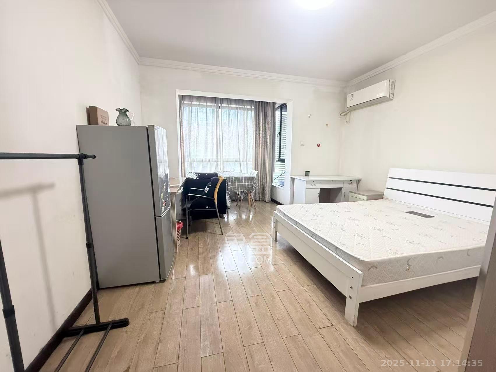 标志商务中心  1室1厅1卫    1500.0元/月室内图