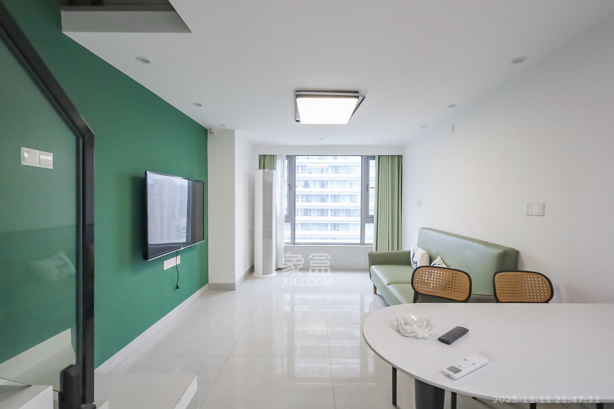 保利天禧EF区 2室1厅2卫 55.0万 保利天禧EF区 2室1厅2卫 55.0万客厅