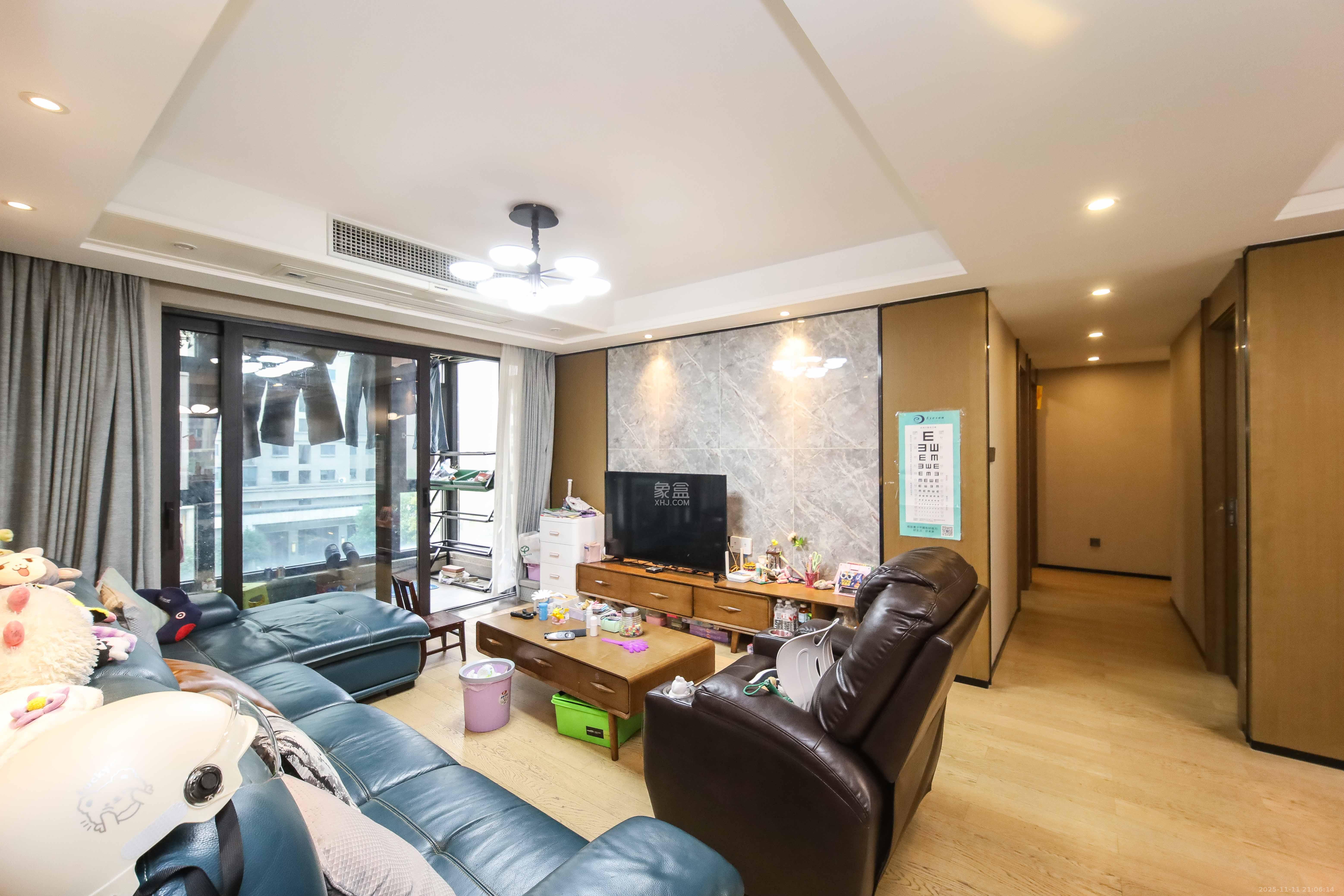 万科金域蓝湾 4室2厅2卫 159.0万 万科金域蓝湾 4室2厅2卫 159.0万客厅