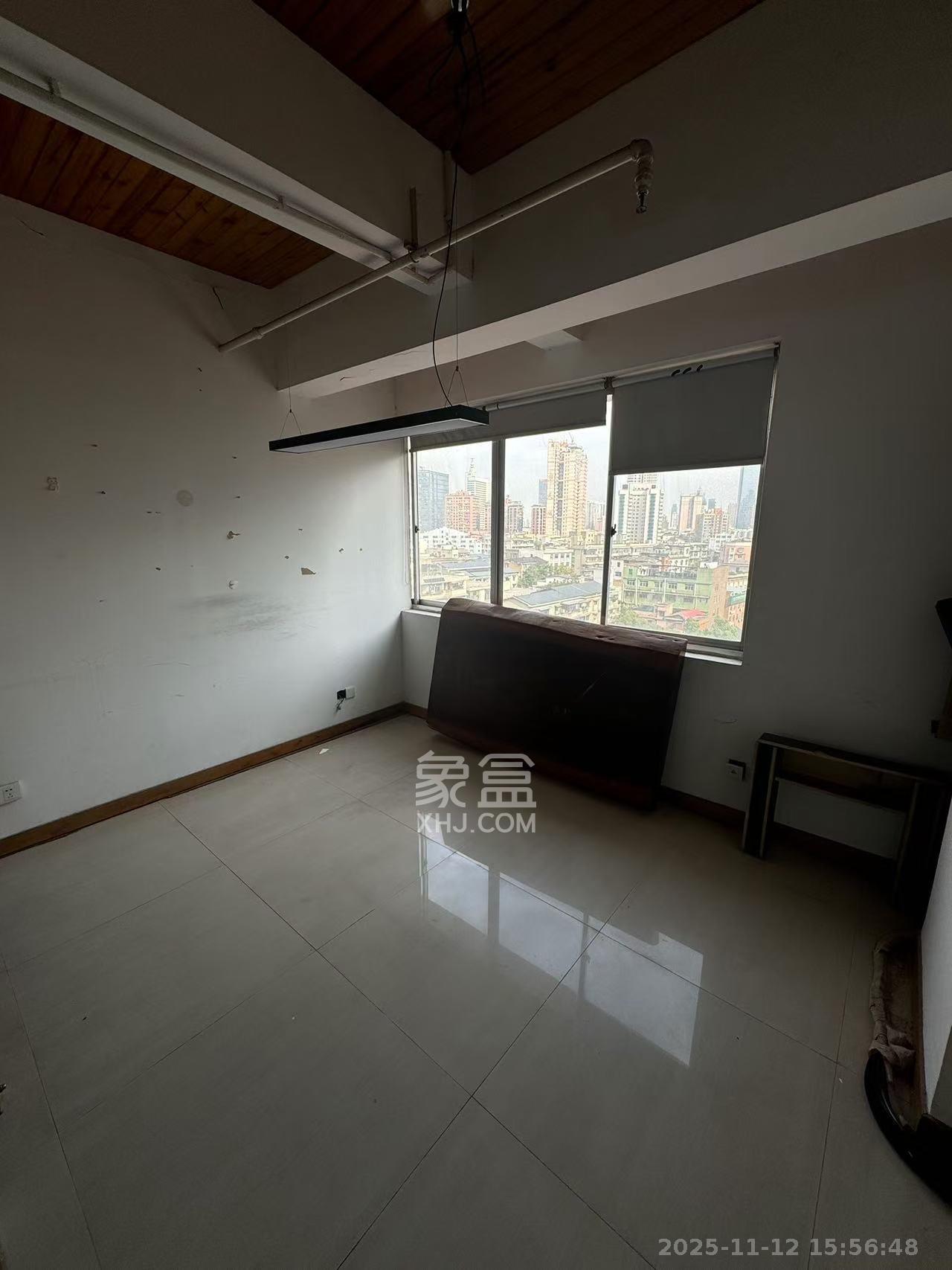 蓝色地标   148.7㎡      2500.0元/月室内图