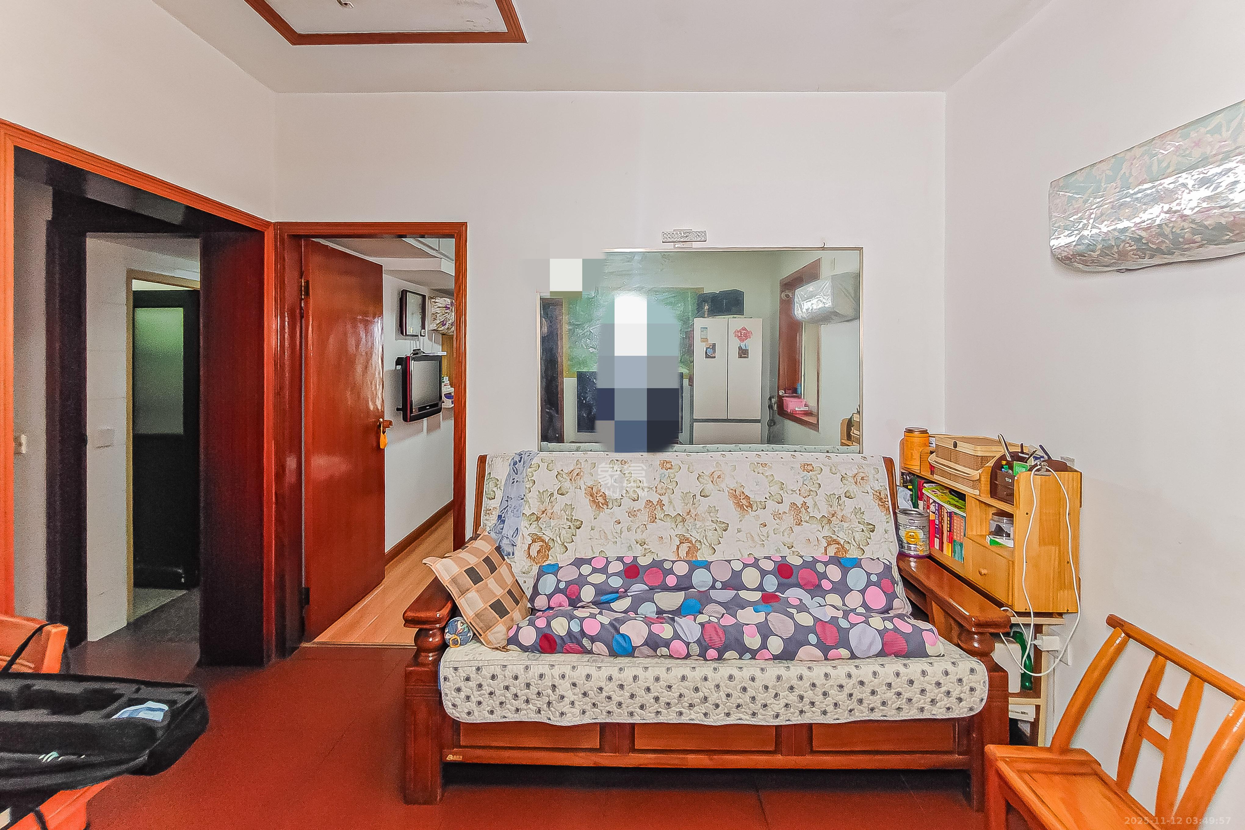 解放四村石子冲 2室1厅1卫 28.0万 解放四村石子冲 2室1厅1卫 28.0万客厅