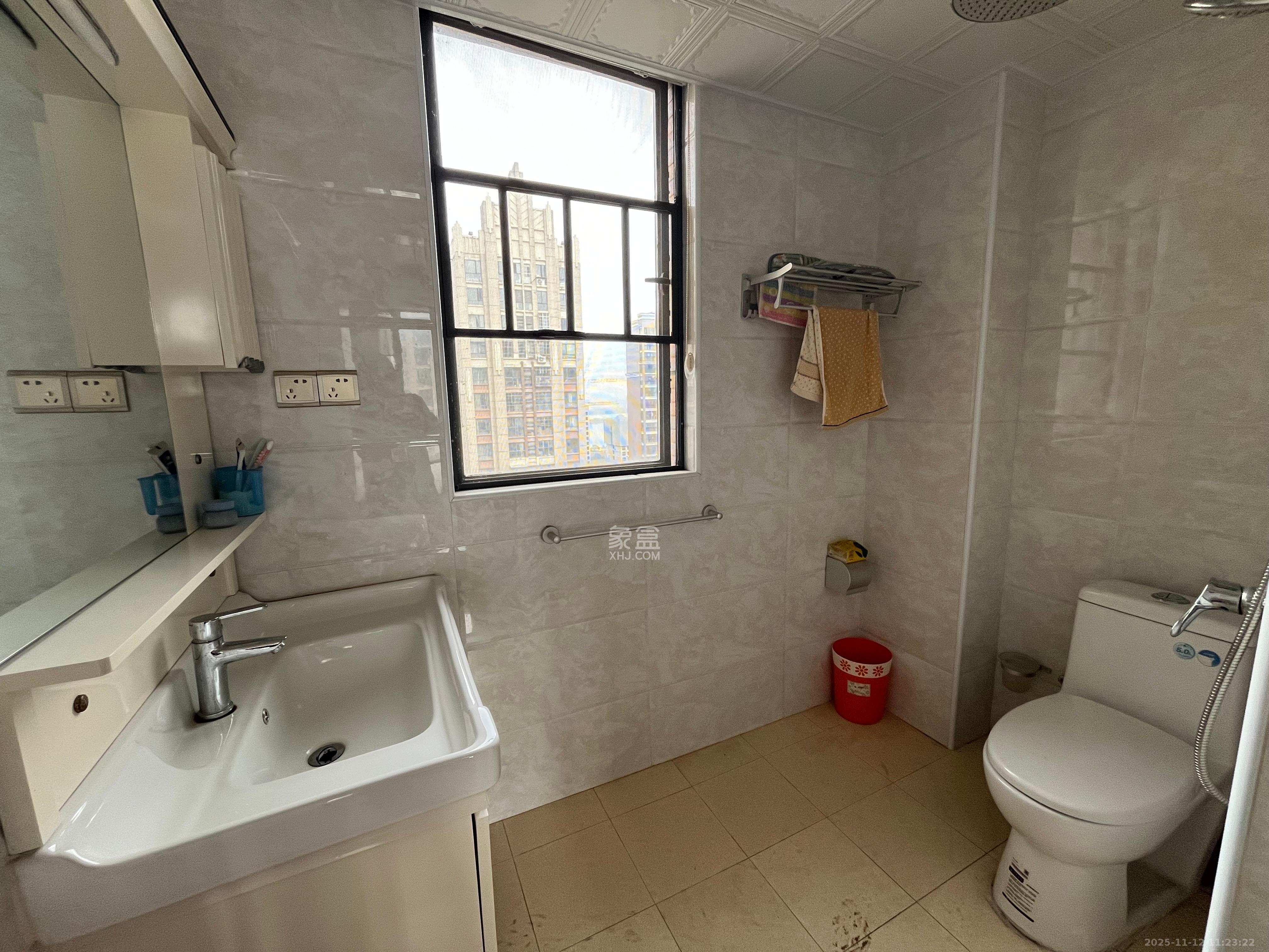 印山蓝色海岸 3室2厅2卫 2300.0元/月 印山蓝色海岸 3室2厅2卫 2300.0元/月室内图