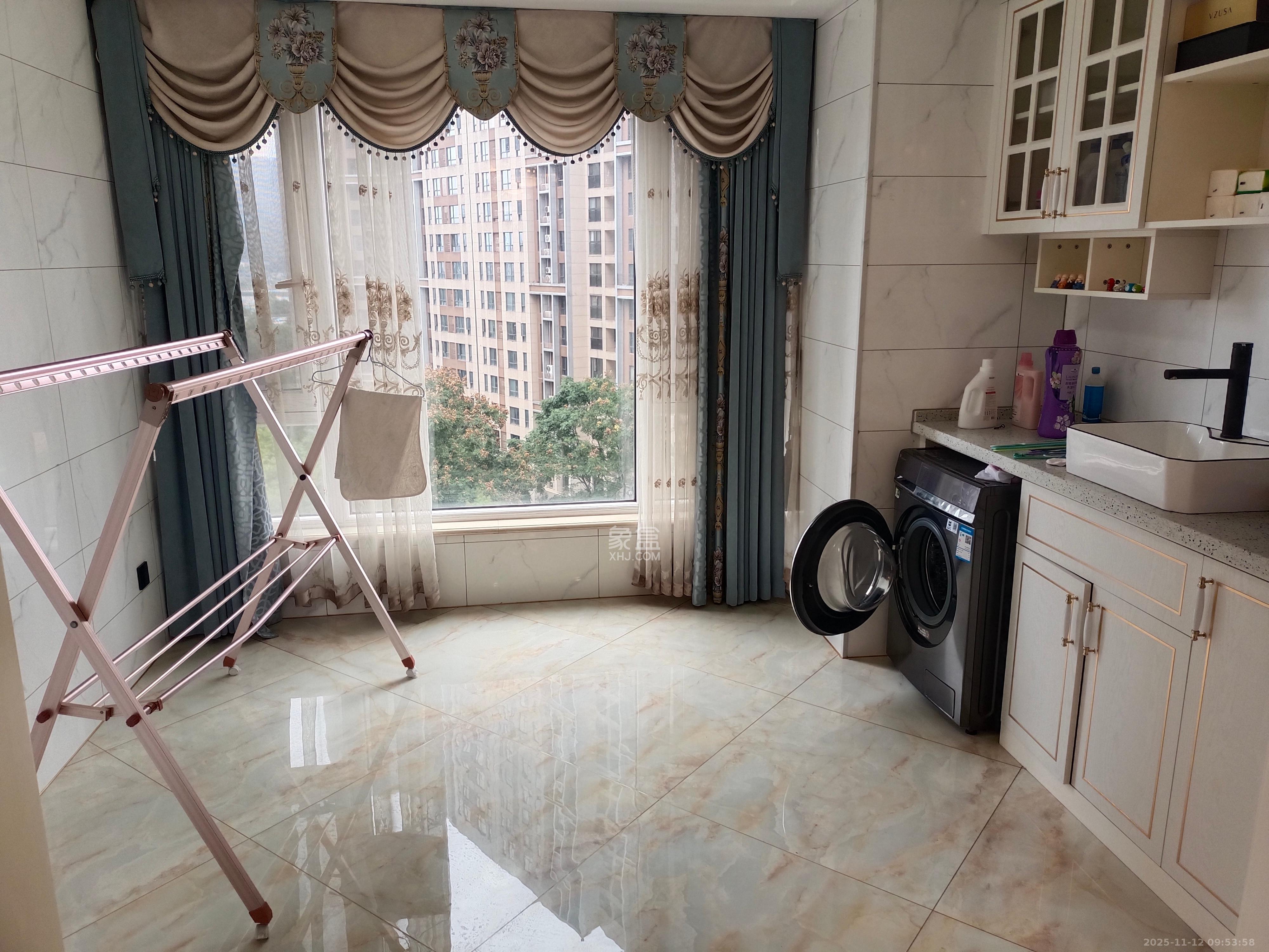 达美D6区 3室2厅1卫 3200.0元/月 达美D6区 3室2厅1卫 3200.0元/月室内图