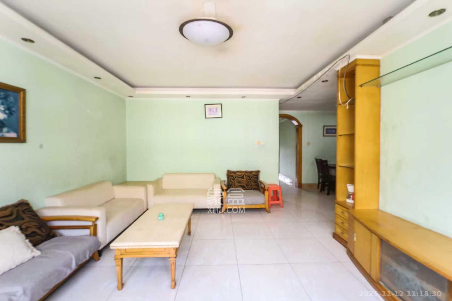 德政园  3室2厅2卫    1800.0元/月室内图