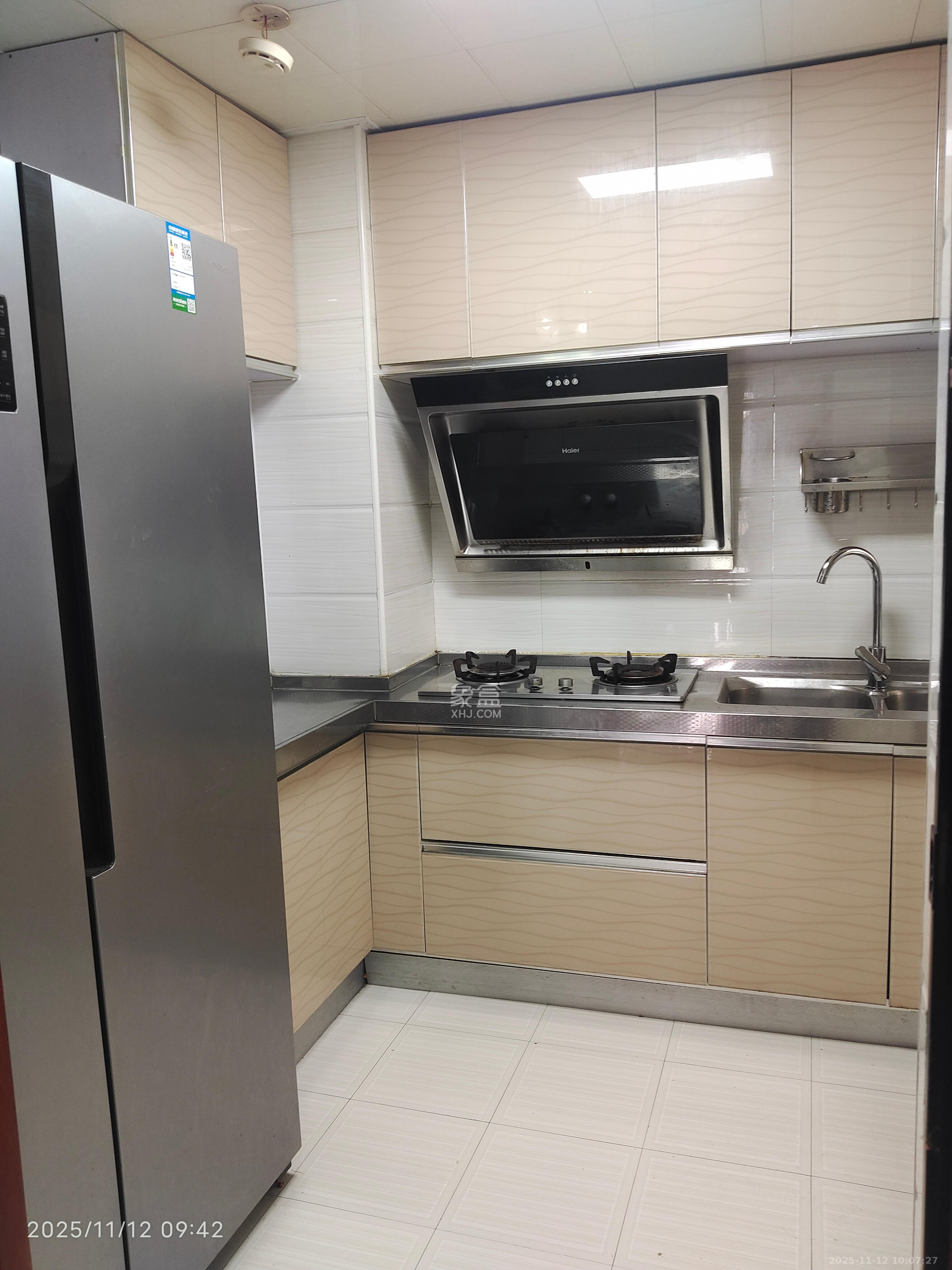 华润置地广场一期 3室2厅1卫 2000.0元/月 华润置地广场一期 3室2厅1卫 2000.0元/月室内图