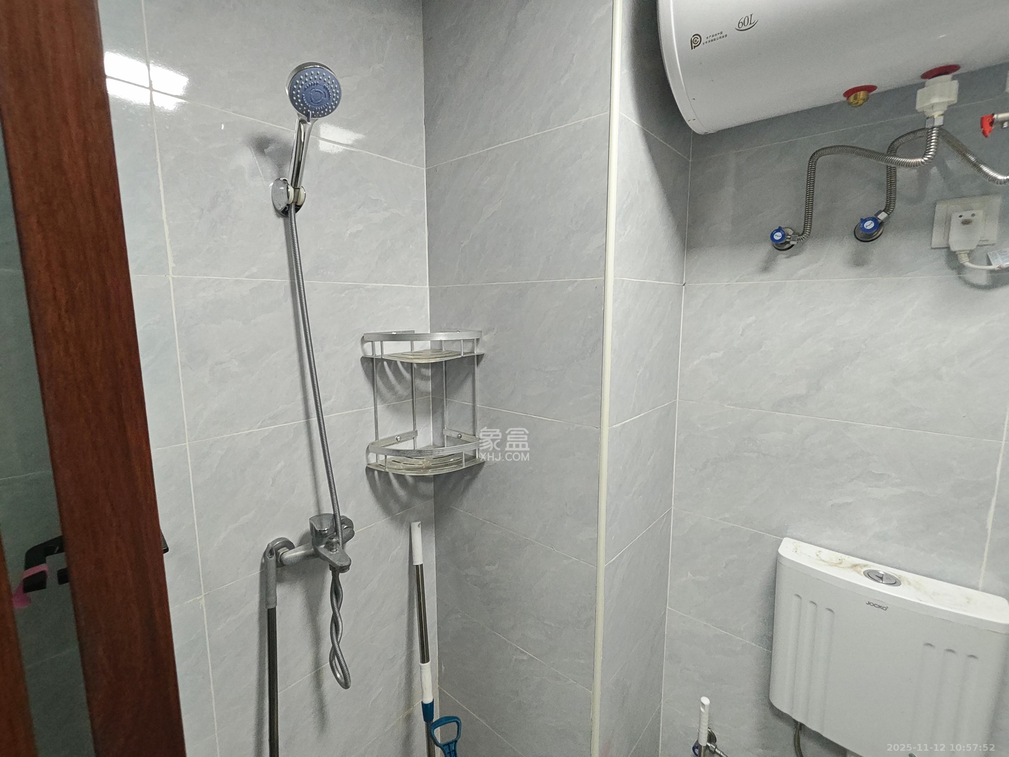 龙湖铂金岛  1室1厅1卫    1600.0元/月室内图