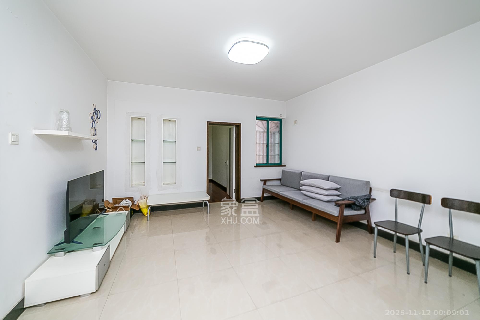 白沙花园 2室2厅2卫 56.0万 白沙花园 2室2厅2卫 56.0万客厅