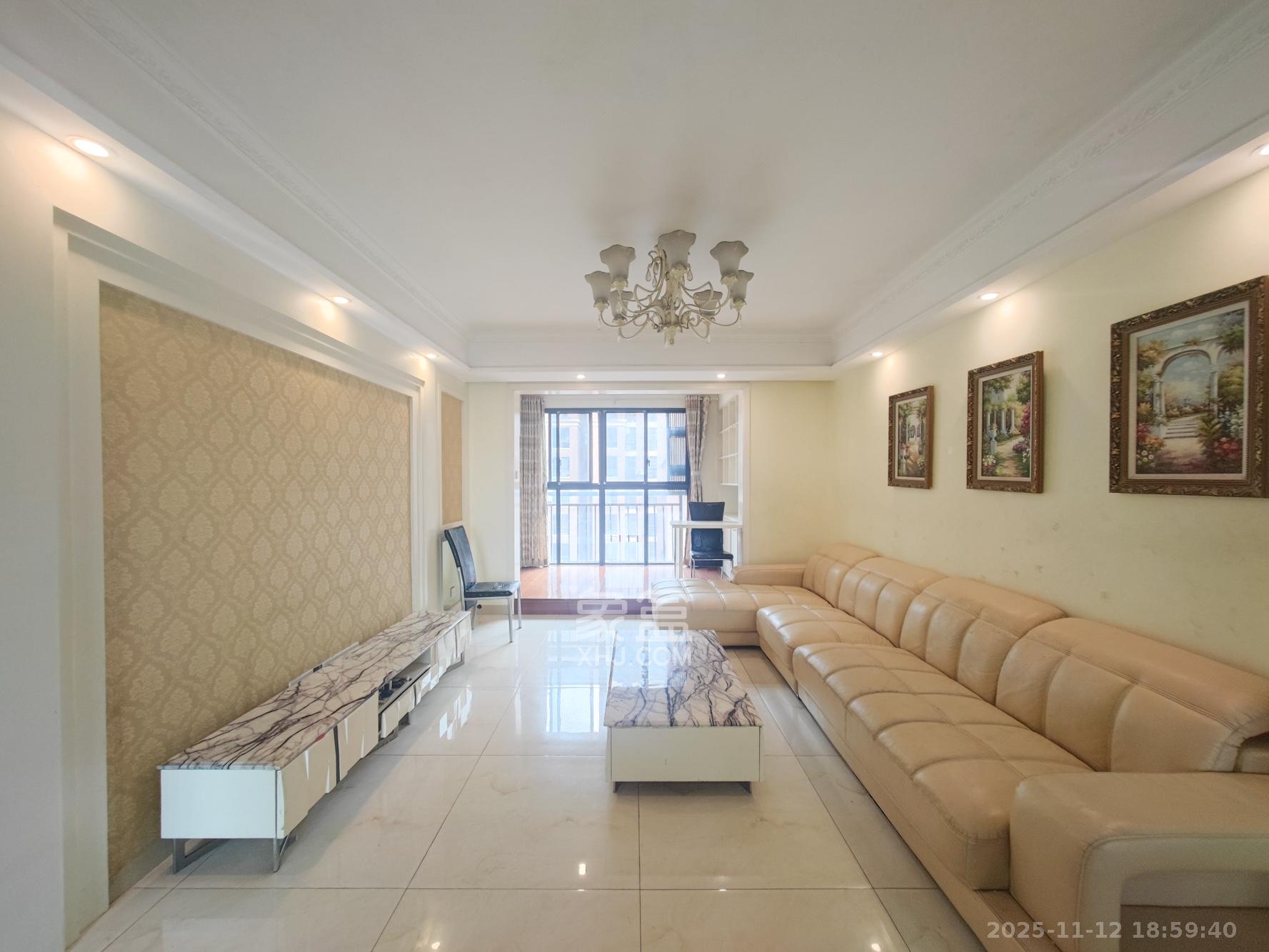 翡翠云天 1室1厅1卫 68.0万 翡翠云天 1室1厅1卫 68.0万客厅